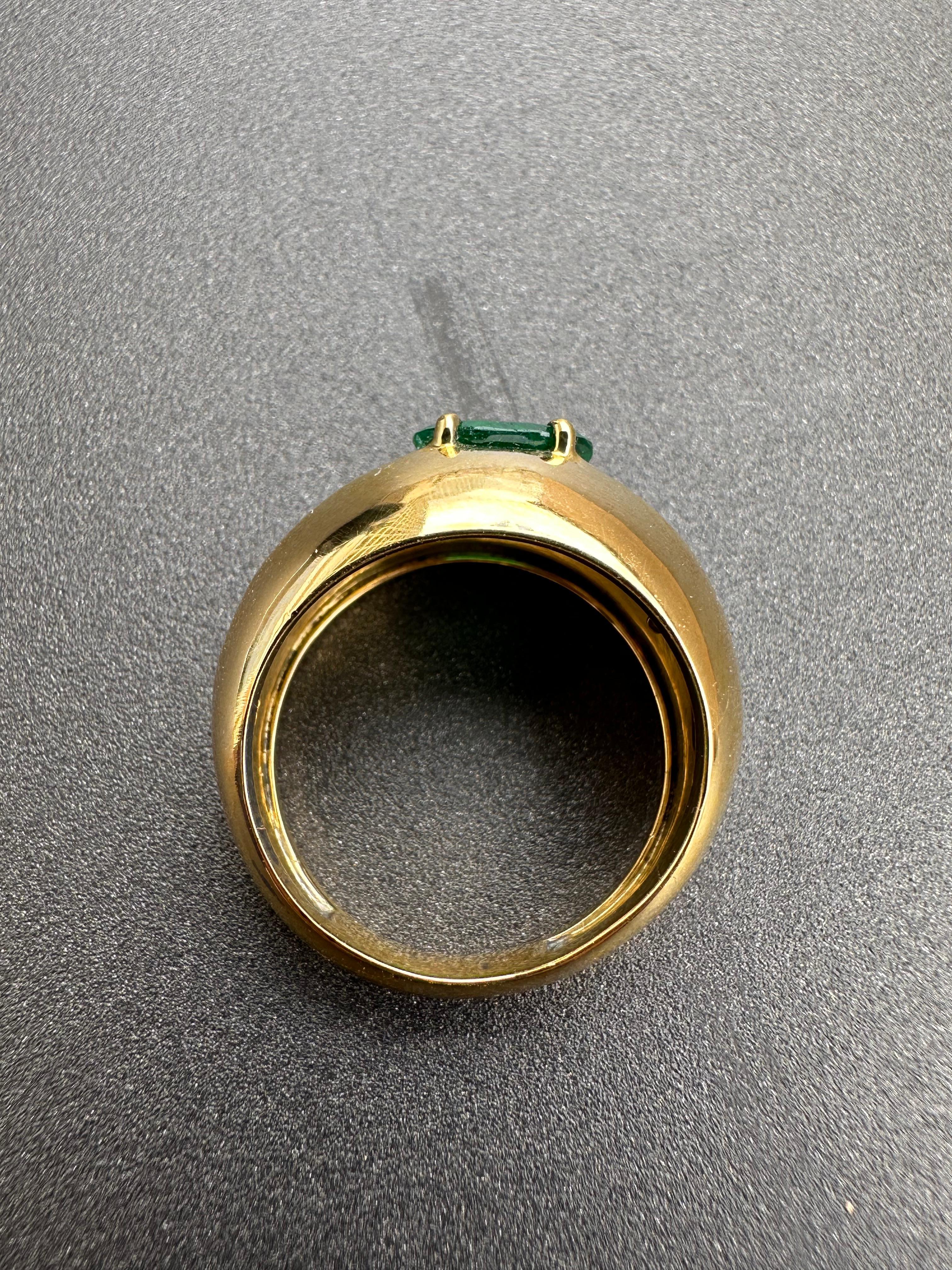 Emerald and Diamond Cocktail Ring set in Yellow Gold For Sale 2