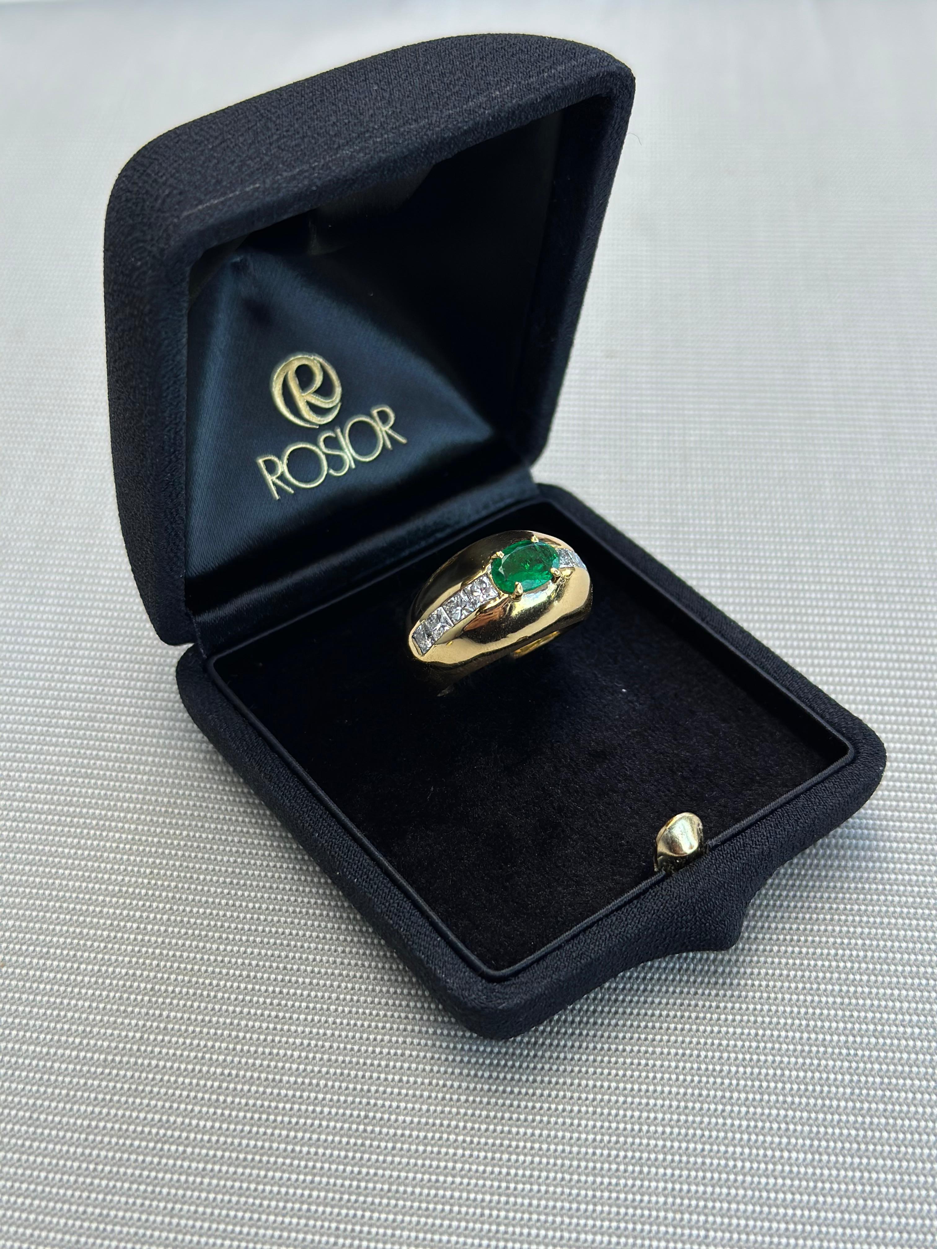 Emerald and Diamond Cocktail Ring set in Yellow Gold For Sale 3