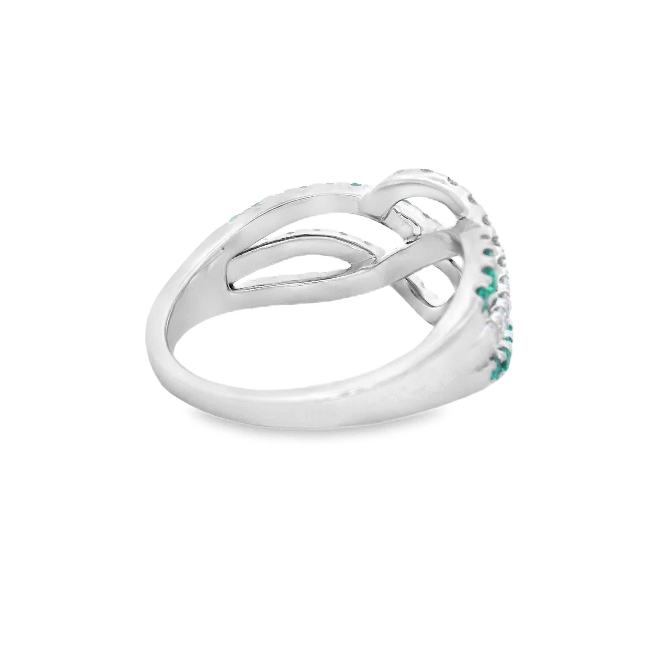 Emerald and Diamond Crossover Band Ring 0.72ct in 14K White Gold Size 7 in vendita 1