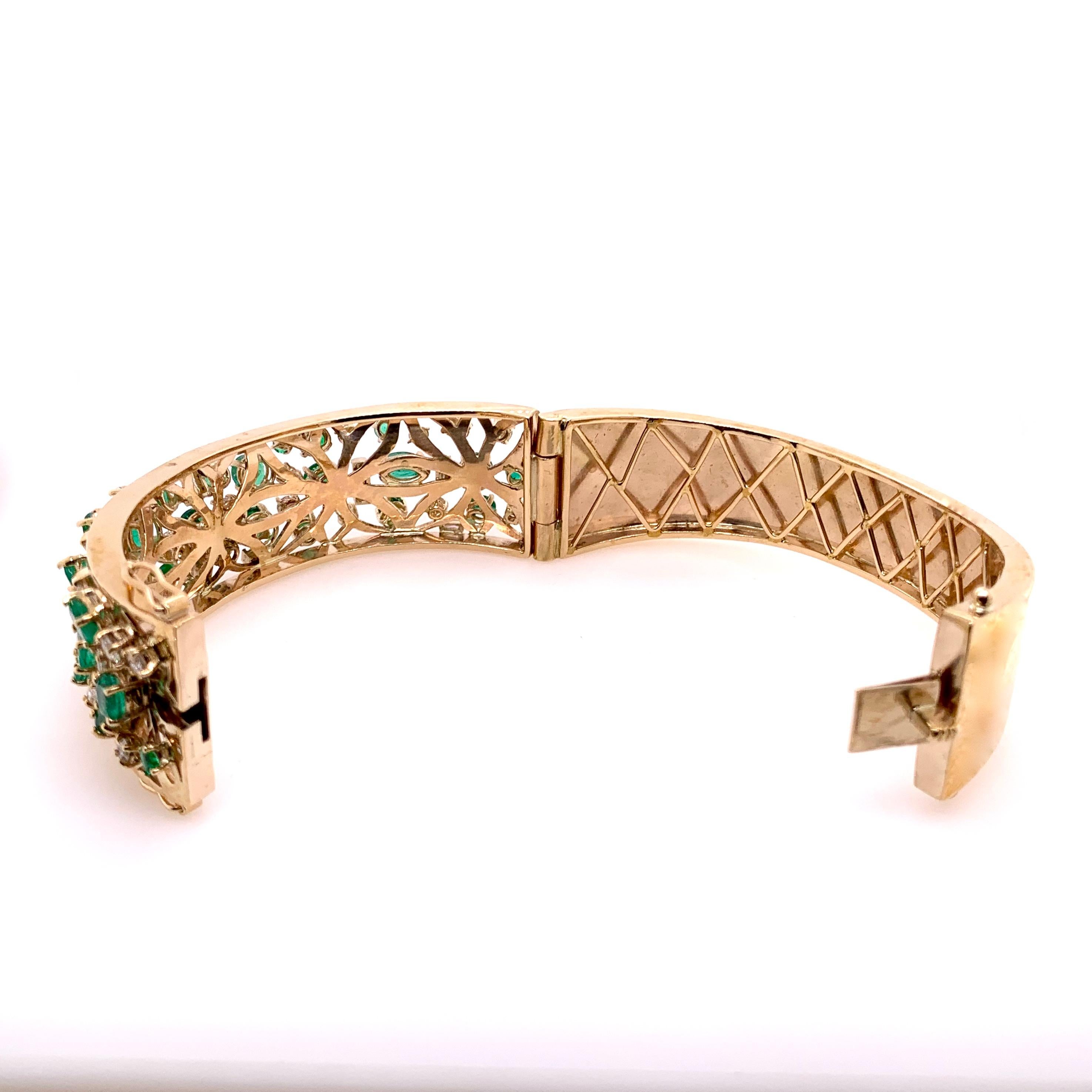 Contemporary Emerald and Diamond Cuff Bangle Bracelet in 14k Yellow Gold For Sale