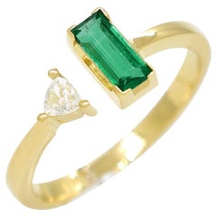 Used Emerald and Diamond Cuff Ring in 18K Gold, Real Emerald Cut and Trillion Diamond