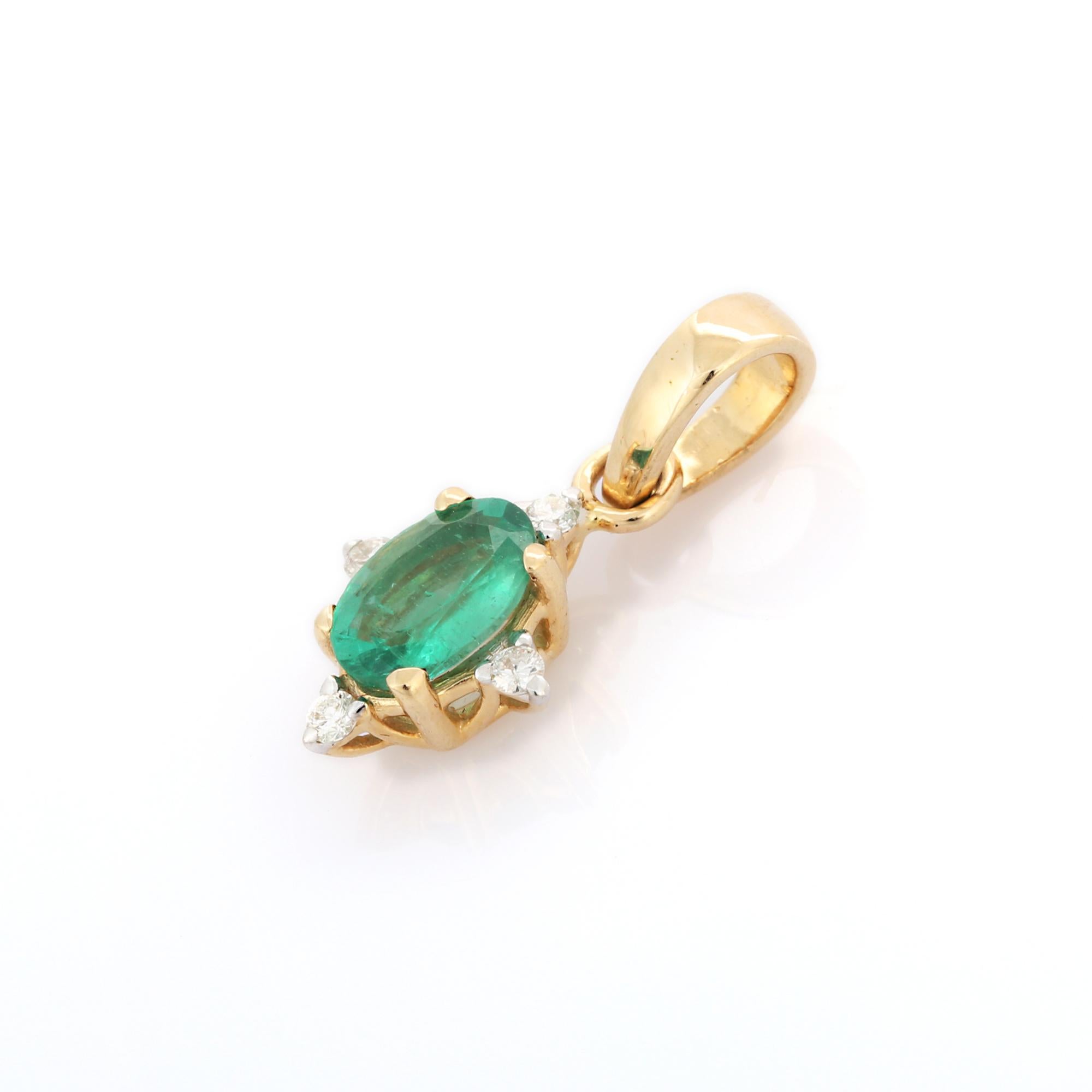 Emerald and Diamond Dainty Pendant Necklace in 14K Yellow Gold In New Condition For Sale In Houston, TX