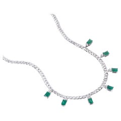 Collier pendentif émeraude et diamant sur chaîne à maillons cubains en or blanc 18k