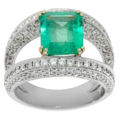 Emerald and diamond Double band 18k white gold ring