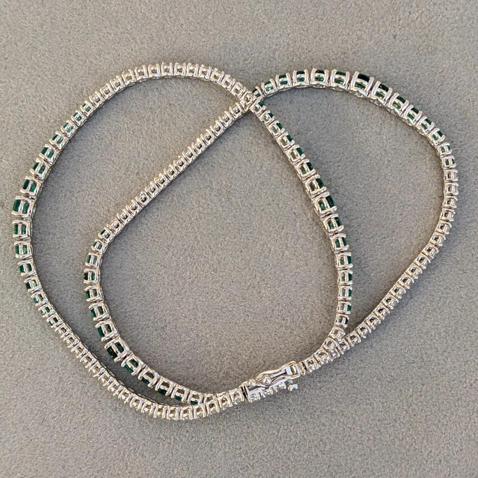 Smaragd- und Diamant-Doppelstrang-Armband aus 18k Weißgold im Angebot 4