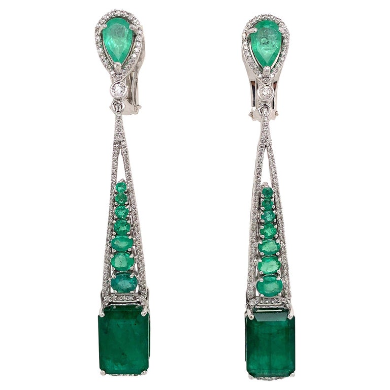 Emerald and Diamond Drop Dangle Earrings For Sale at 1stdibs