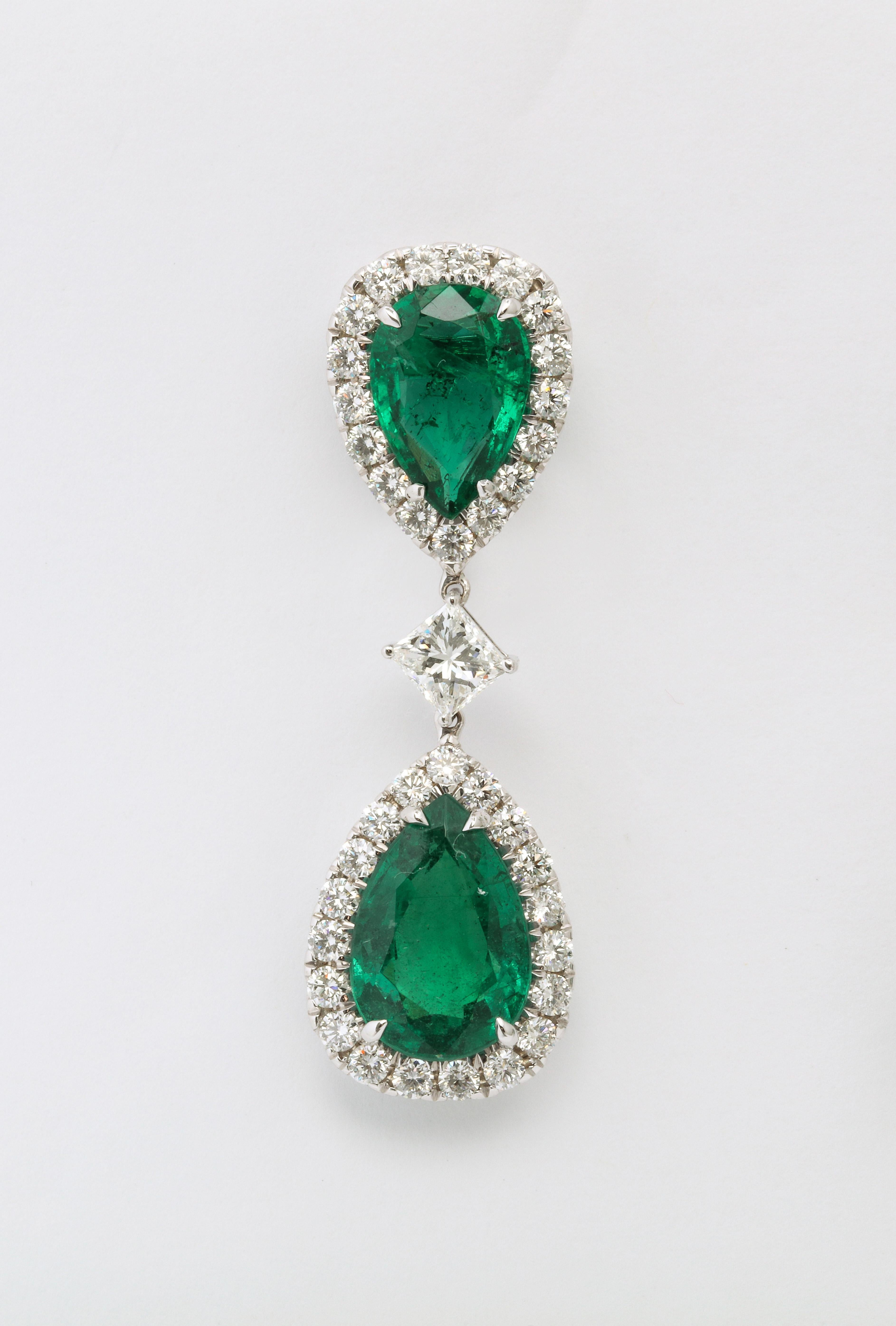 Emerald and Diamond Drop Earring  In New Condition For Sale In New York, NY
