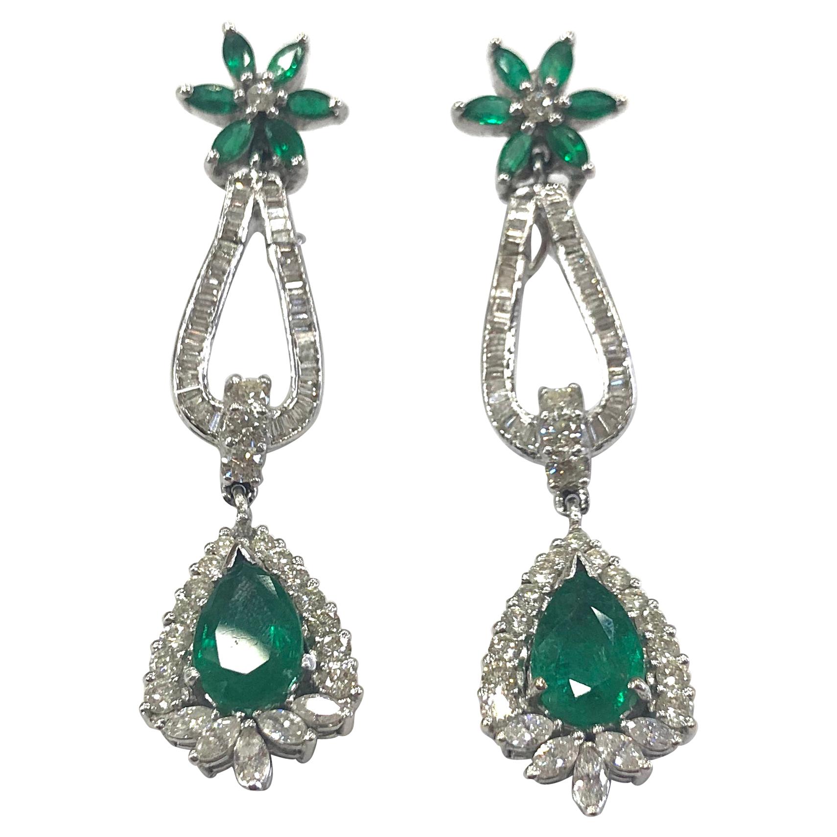 Emerald and Diamond Drop Earrings 18 Carat White Gold, 1960s For Sale