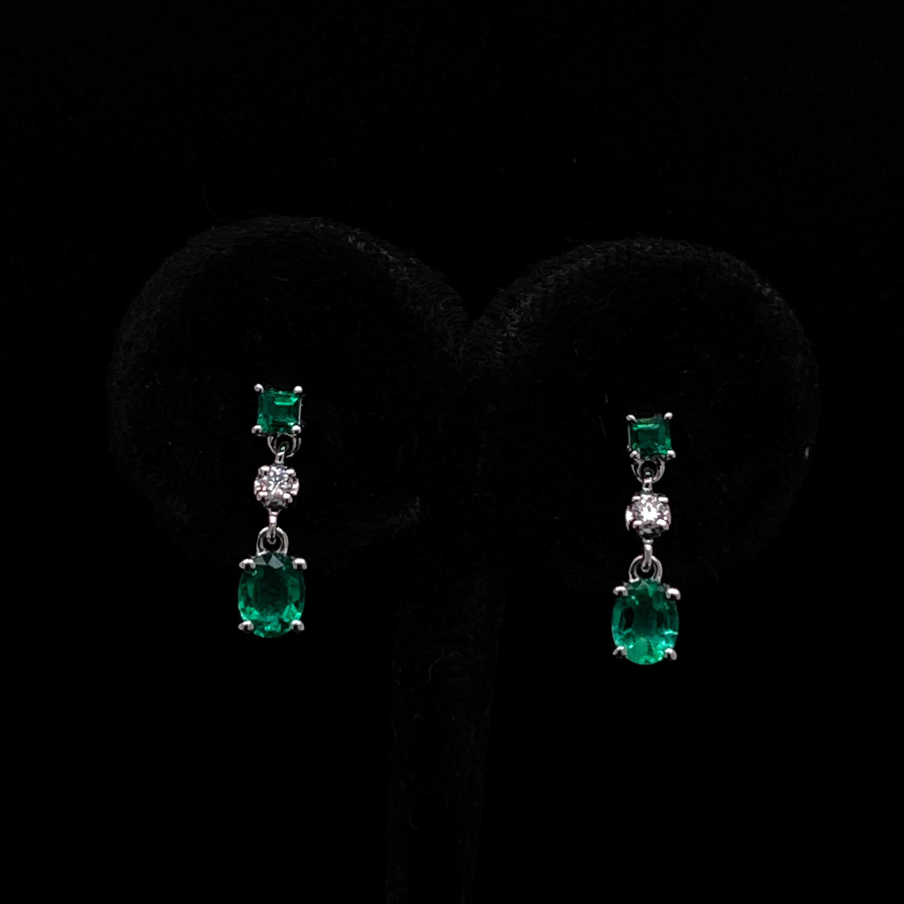 Emerald and Diamond Drop Earrings 18 Karat White Gold In Excellent Condition In London, GB