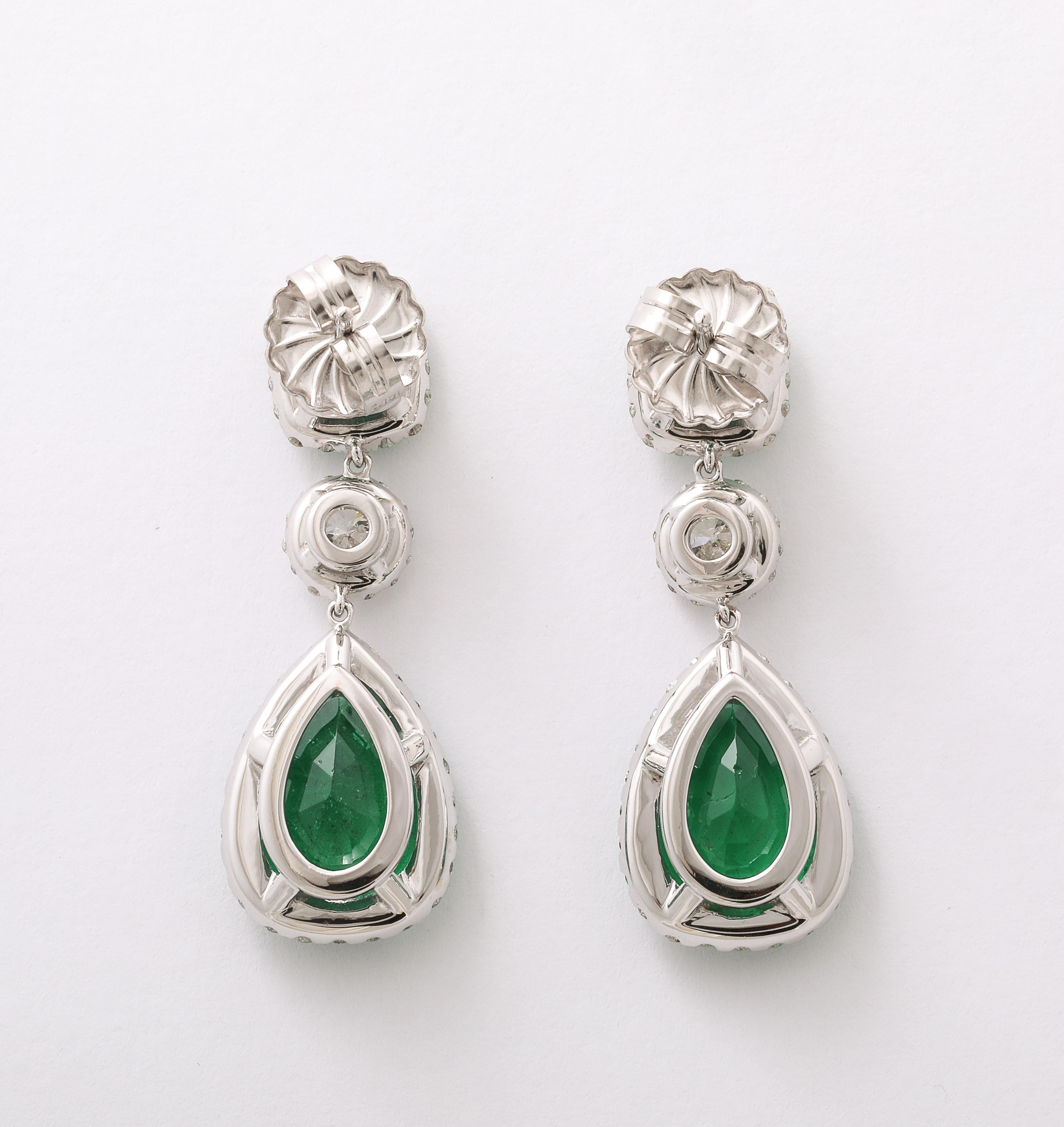 Emerald and Diamond Drop Earrings In New Condition For Sale In New York, NY