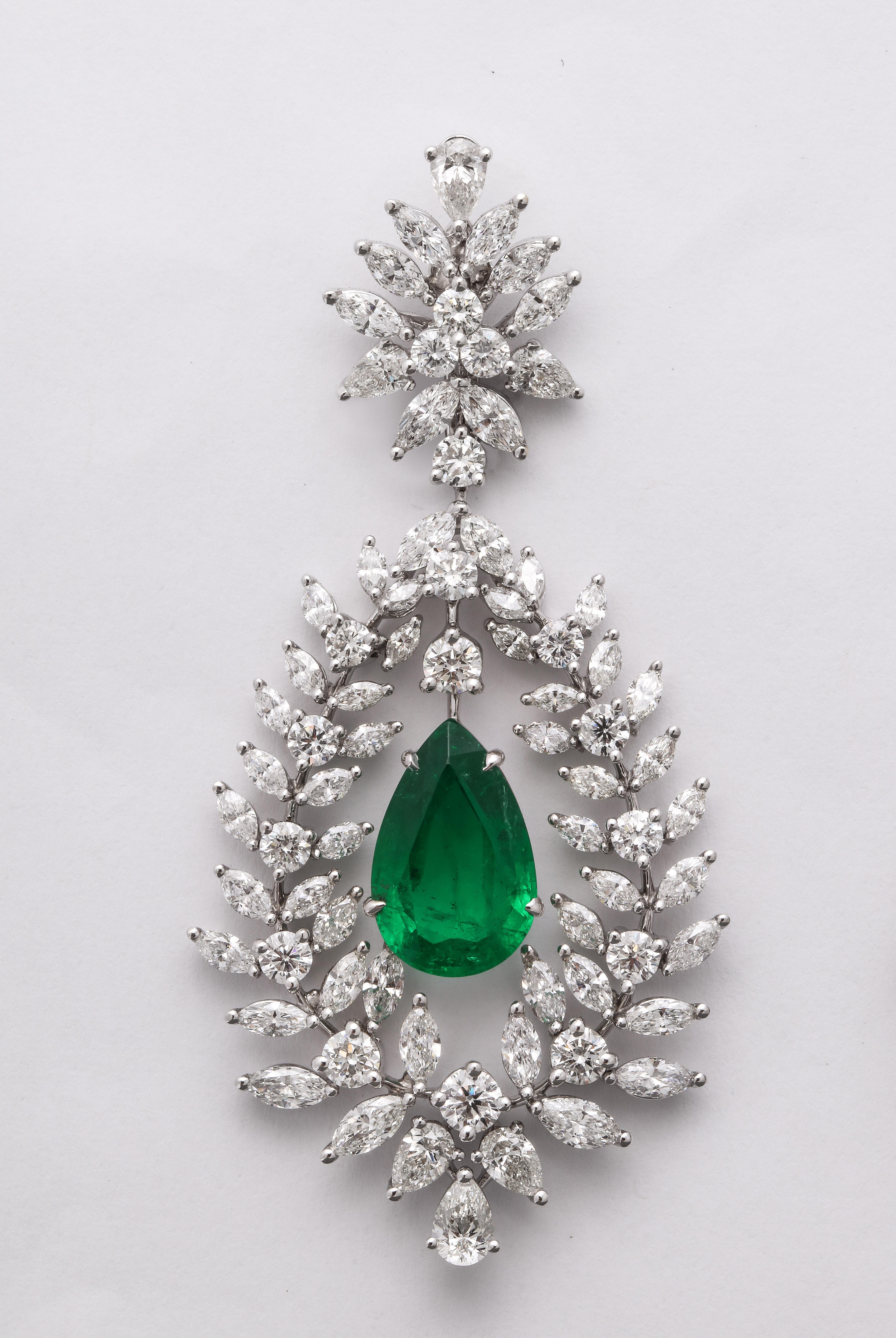 Smaragd- und Diamant-Tropfen-Ohrringe für Damen oder Herren im Angebot