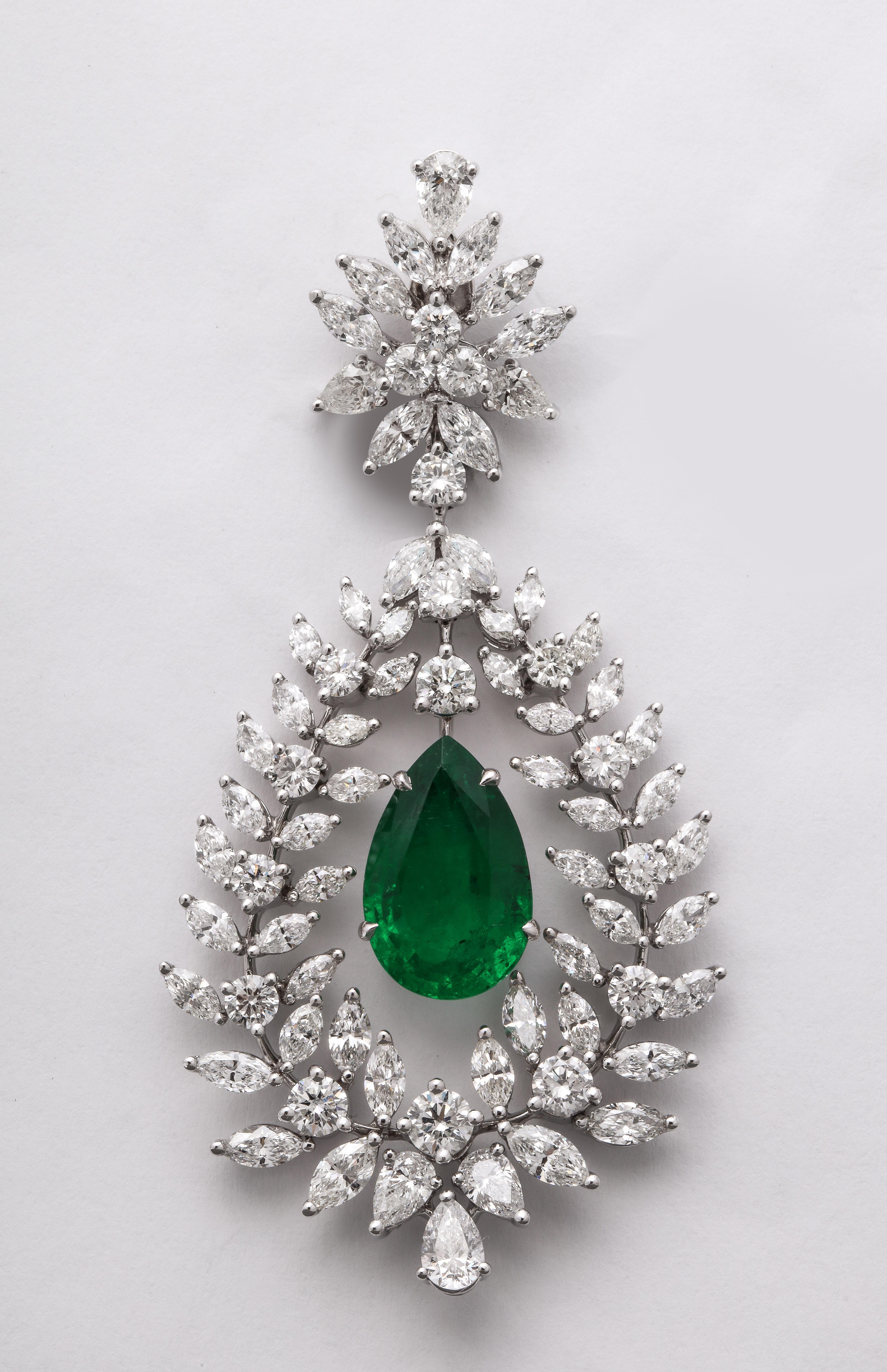 Smaragd- und Diamant-Tropfen-Ohrringe im Angebot 2