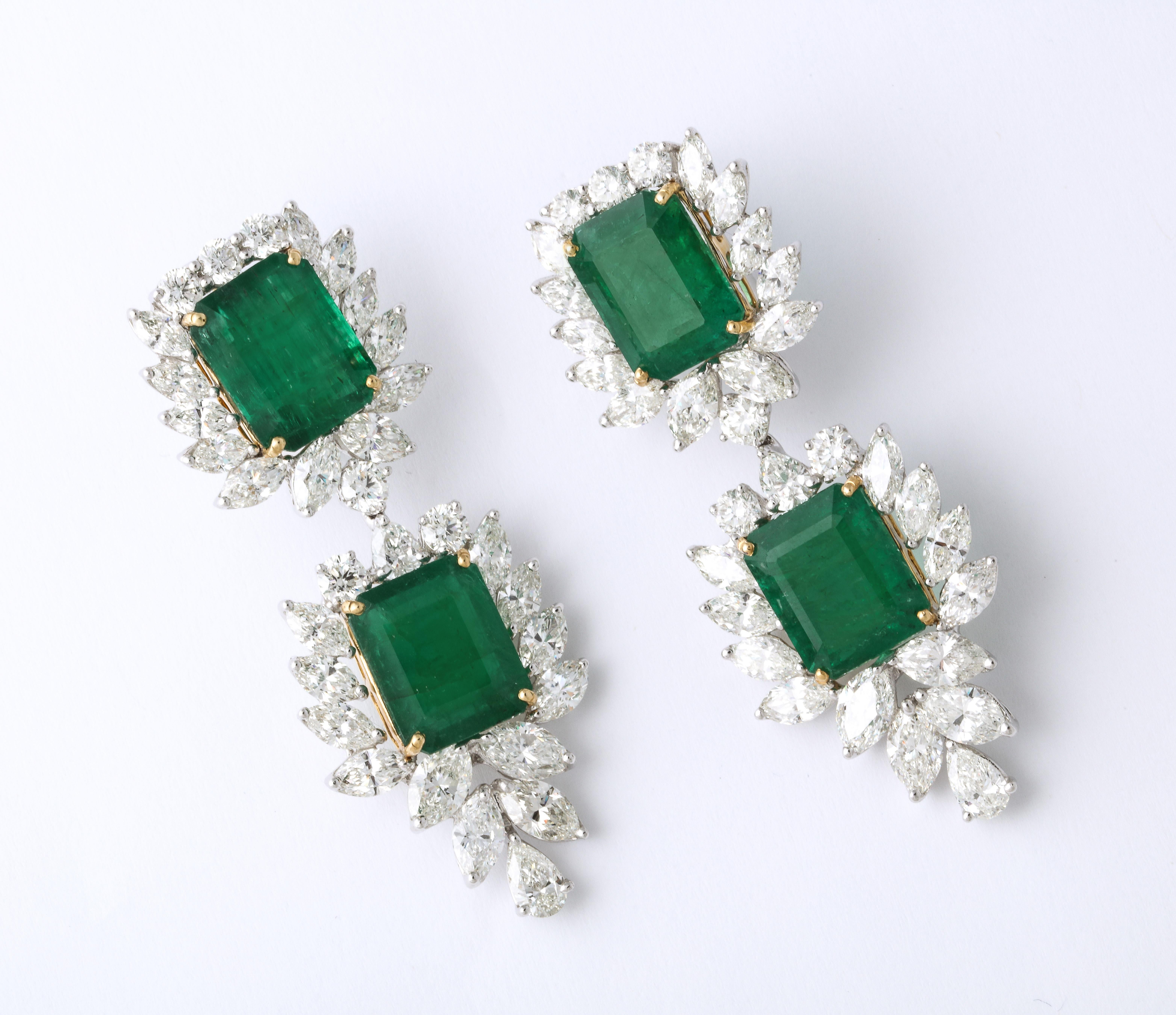 Emerald and Diamond Drop Earrings In New Condition For Sale In New York, NY