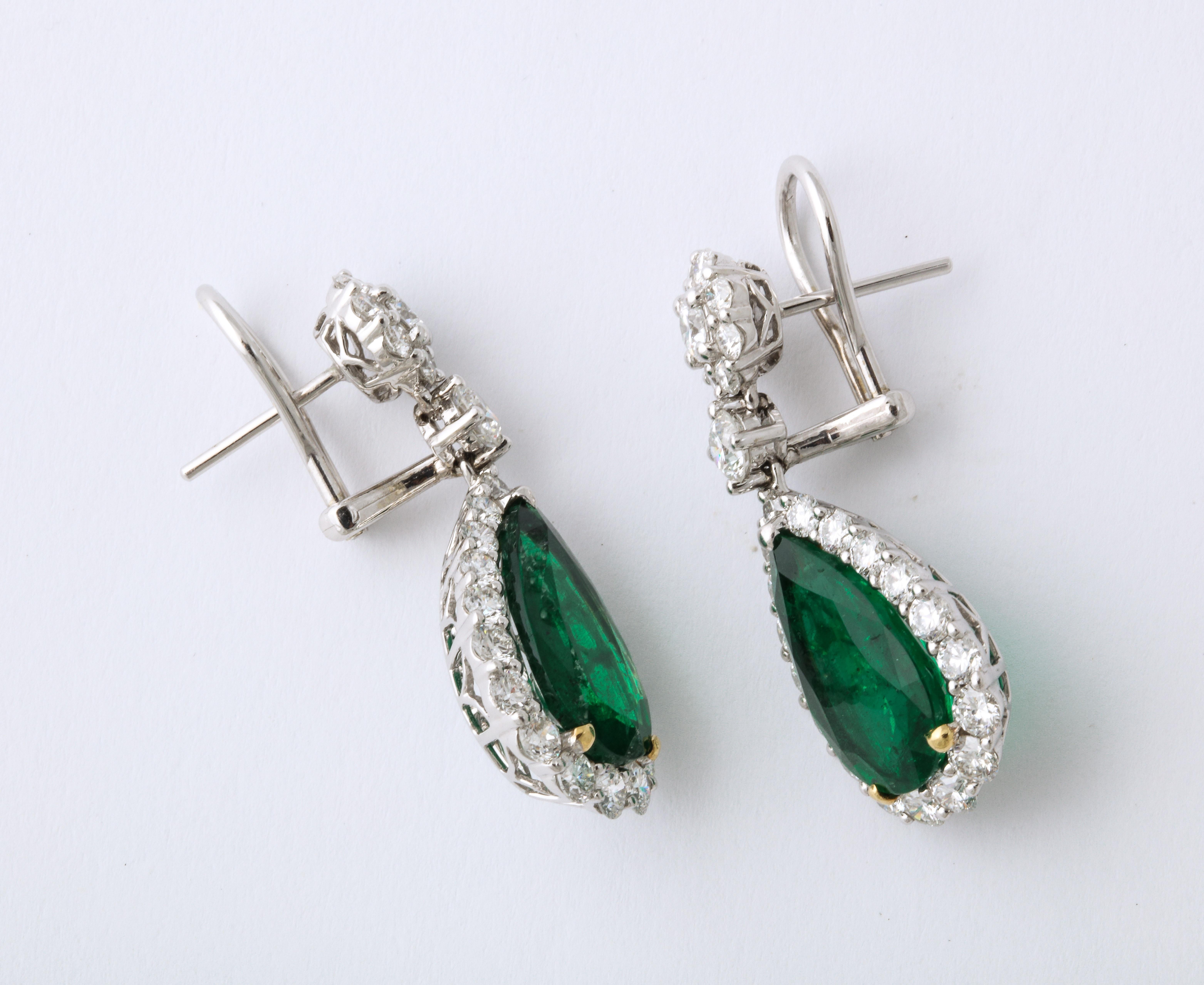 Emerald and Diamond Drop Earrings In New Condition For Sale In New York, NY