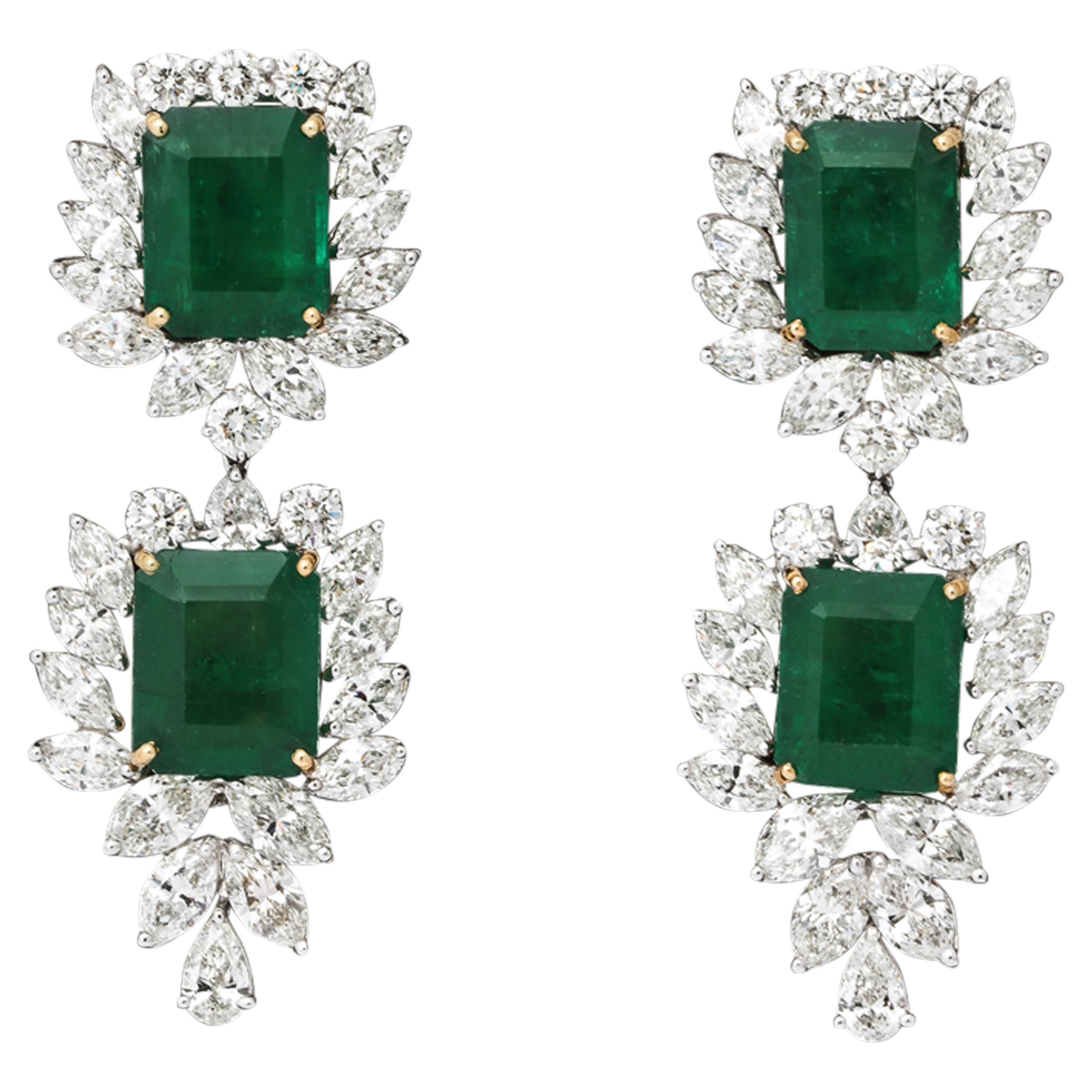 Smaragd- und Diamant-Tropfen-Ohrringe im Angebot