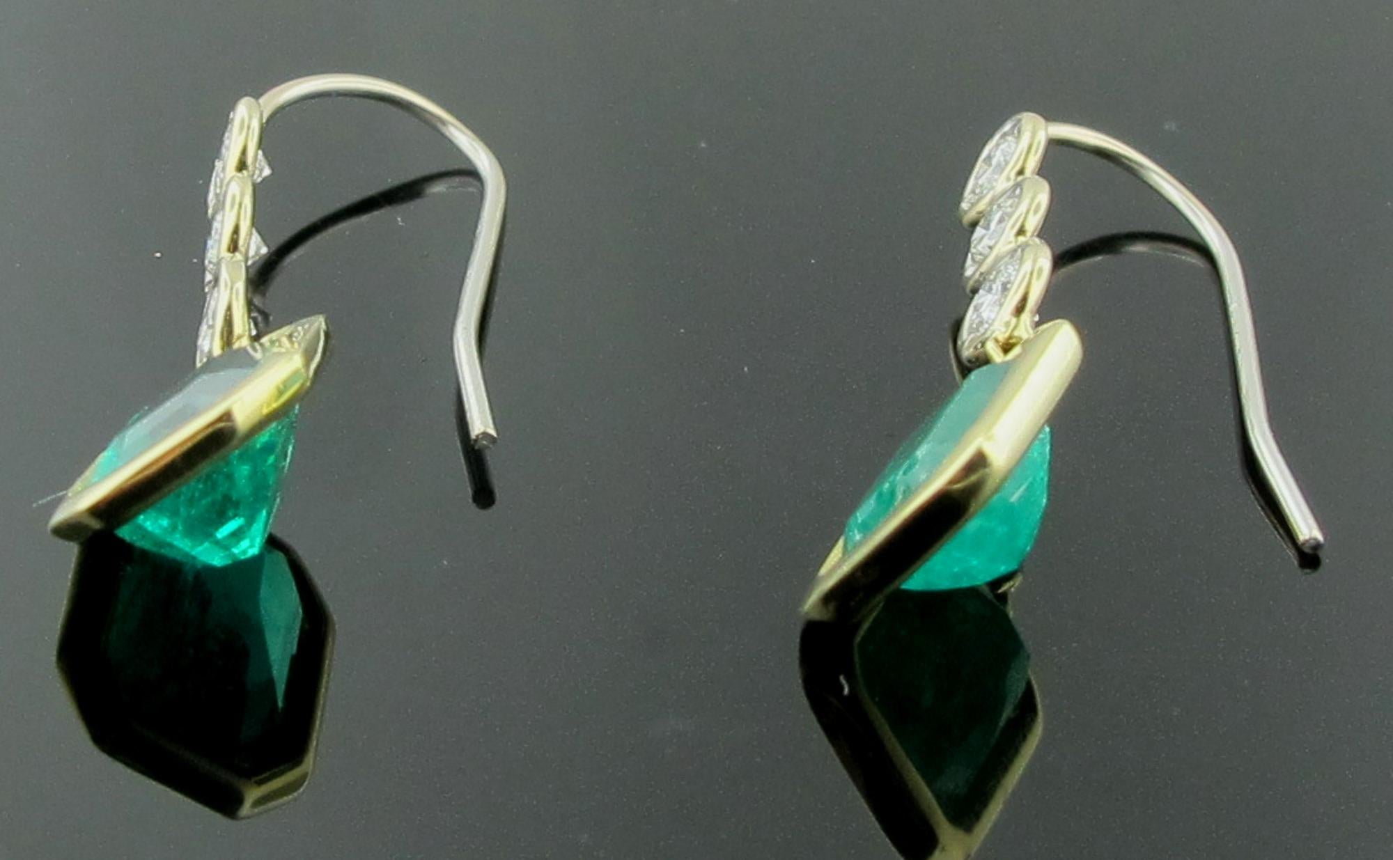 Emerald and Diamond Drop Earrings in 14 Karat White and Yellow Gold In Excellent Condition For Sale In Palm Desert, CA