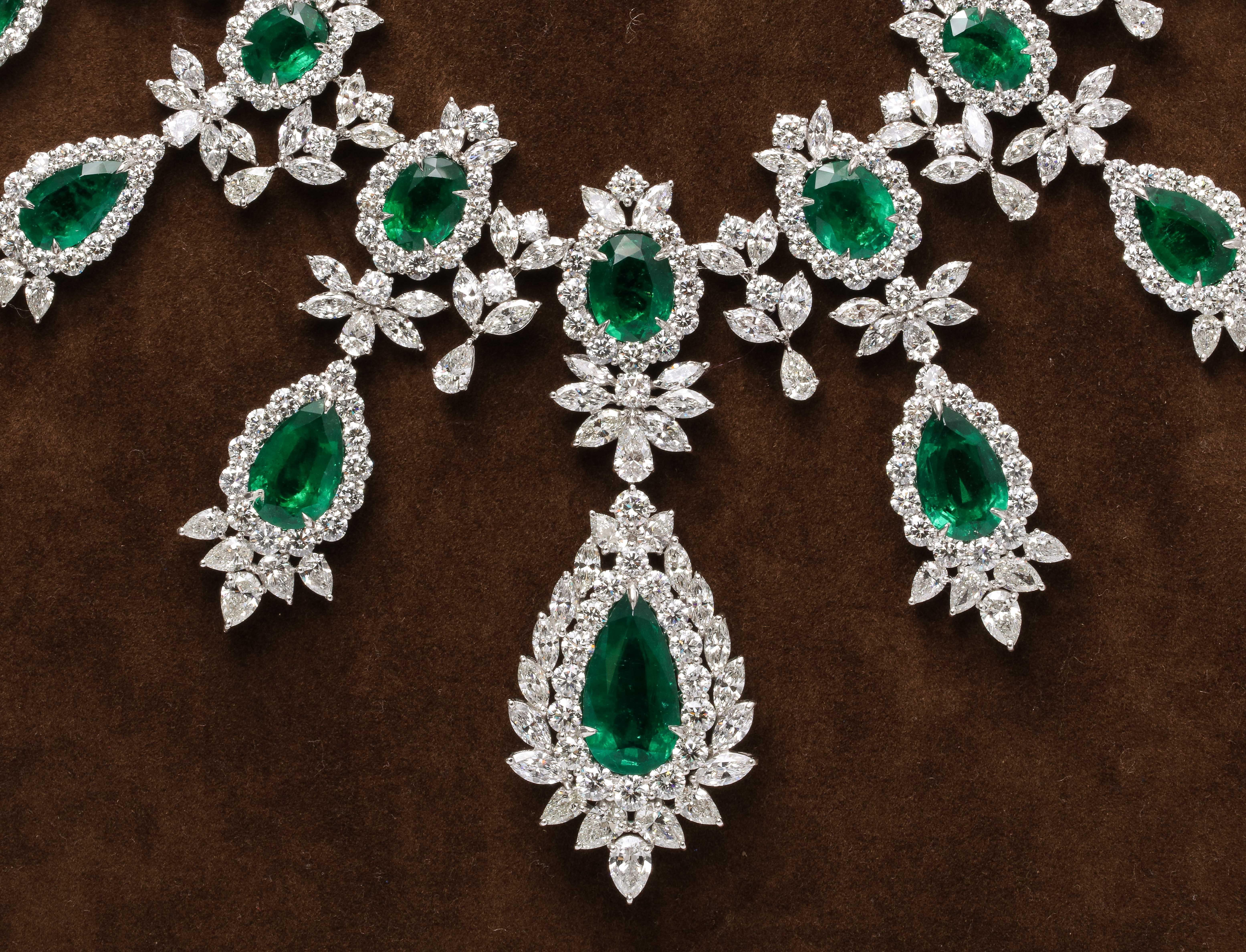 Smaragd und Diamant Tropfen Halskette für Damen oder Herren im Angebot