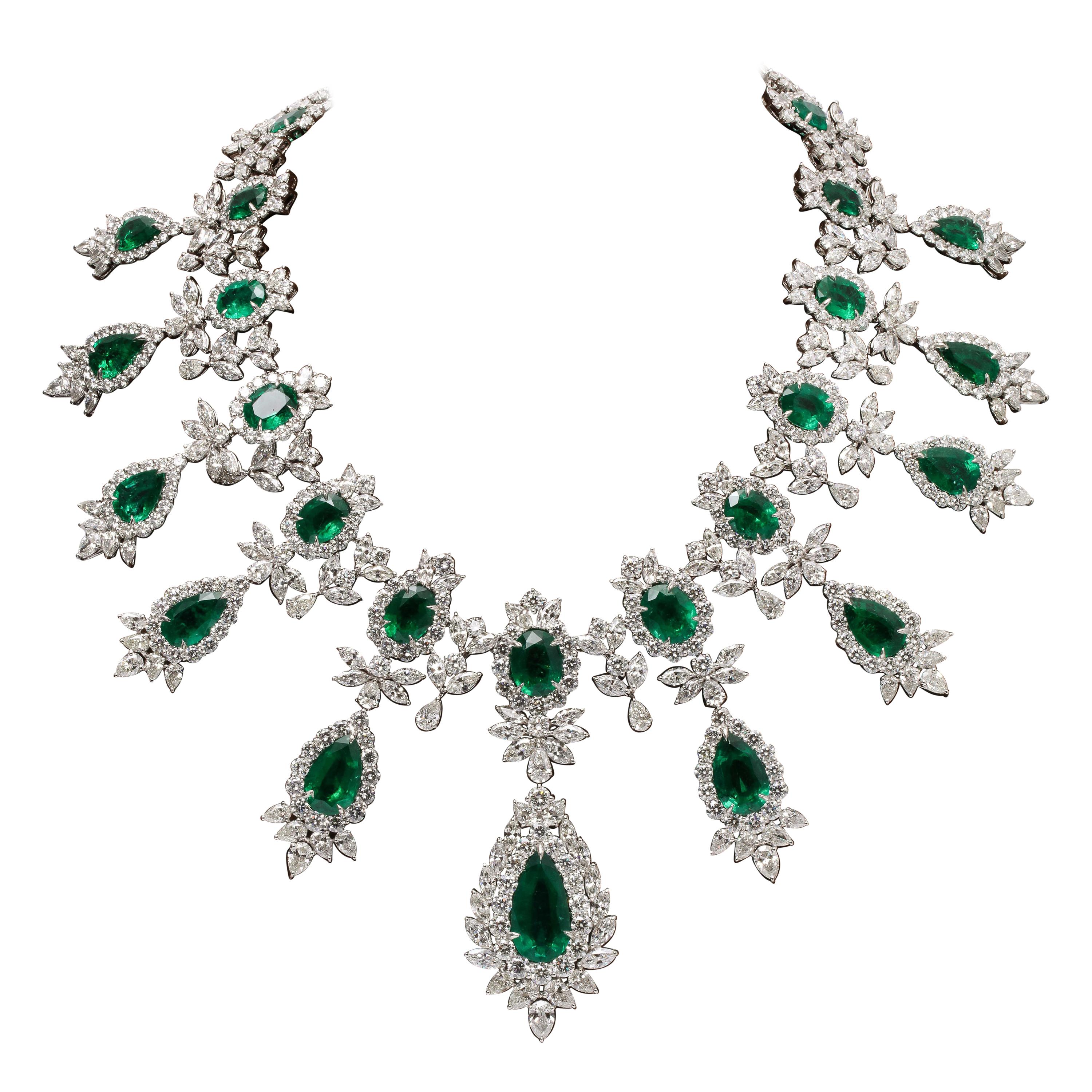 Smaragd und Diamant Tropfen Halskette im Angebot
