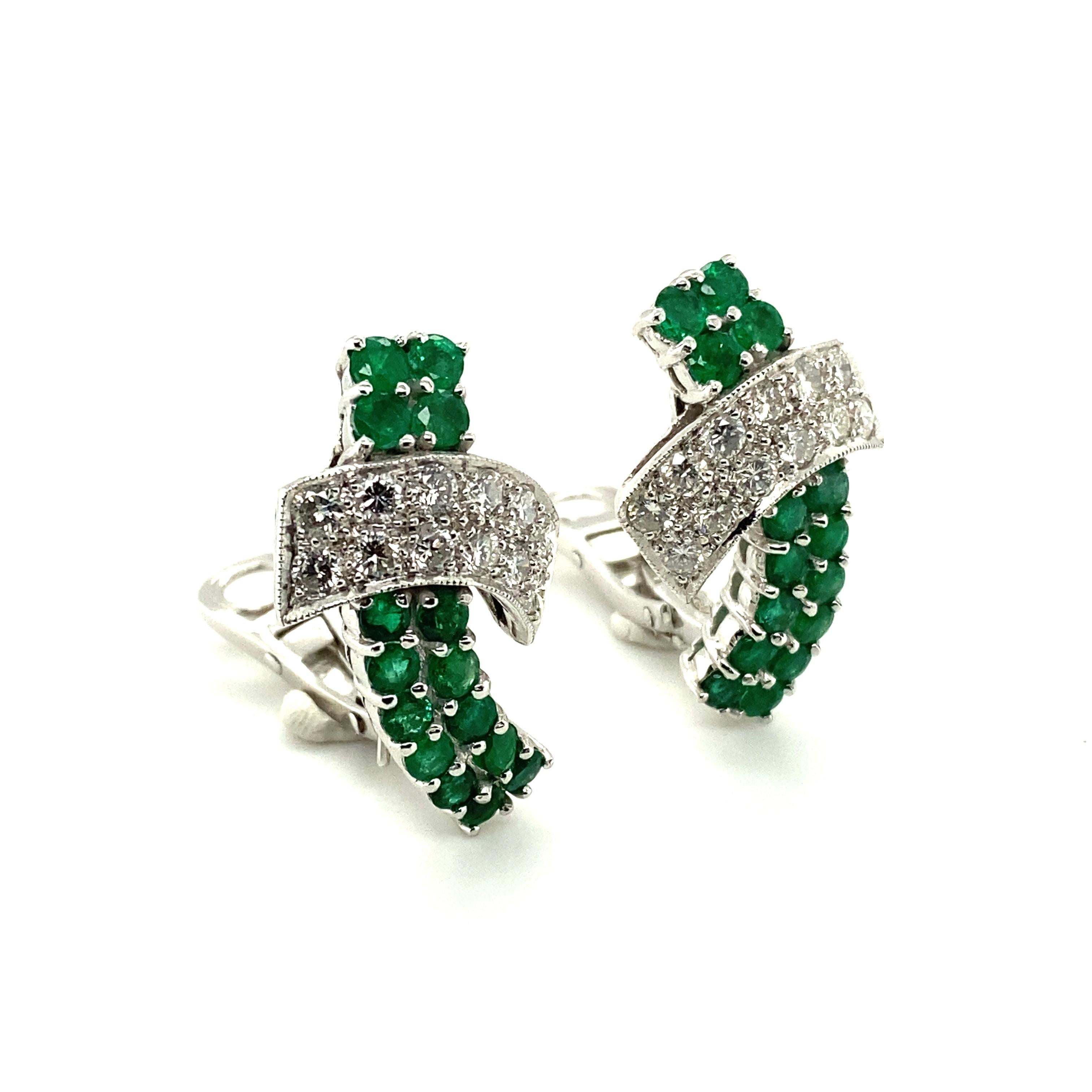 Emerald and Diamond Earclips in 18 Karat White Gold In Good Condition In Lucerne, CH