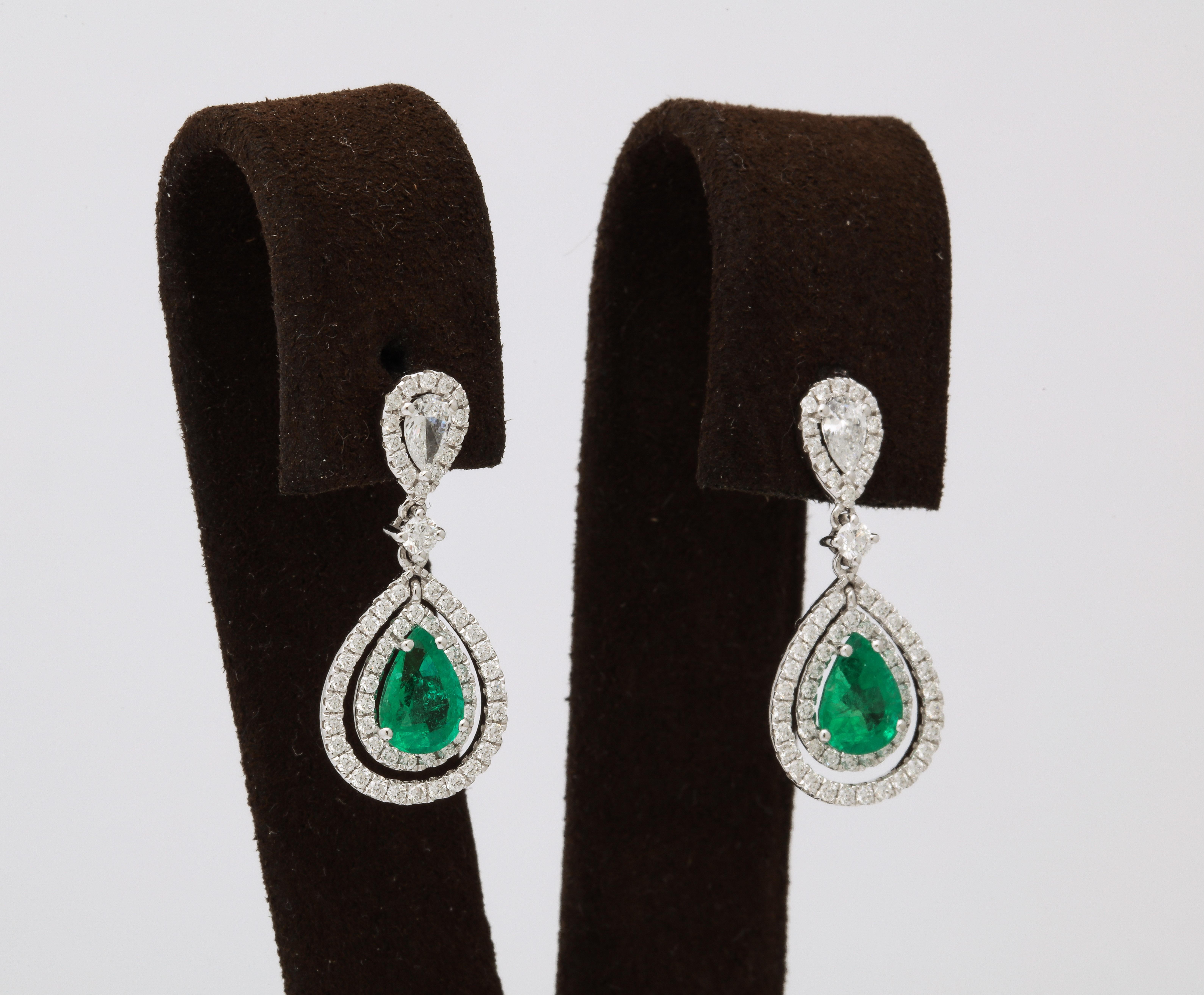 Emerald and Diamond Earring In New Condition In New York, NY