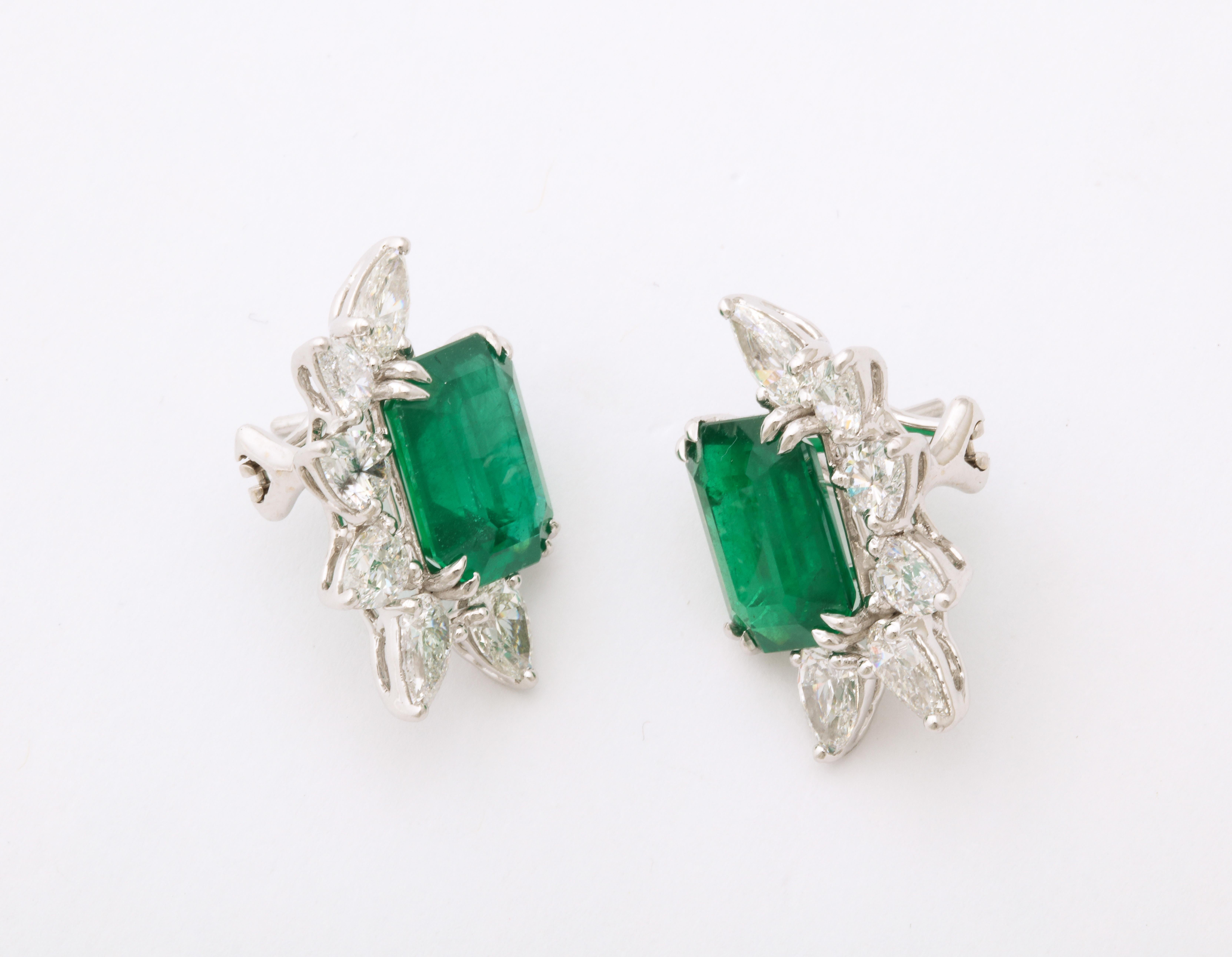 Emerald and Diamond Earring In New Condition For Sale In New York, NY