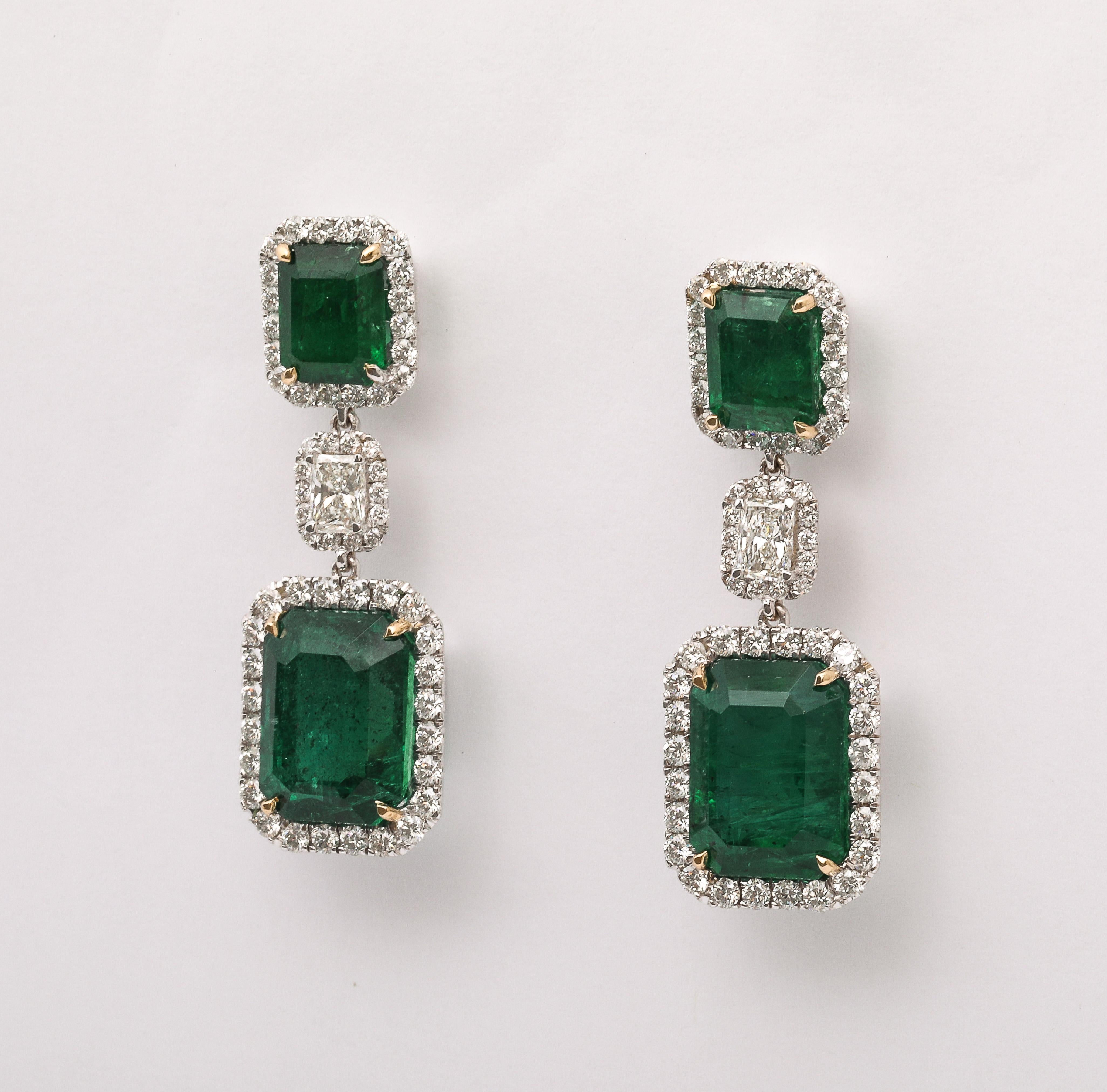 Emerald and Diamond Earring In New Condition For Sale In New York, NY