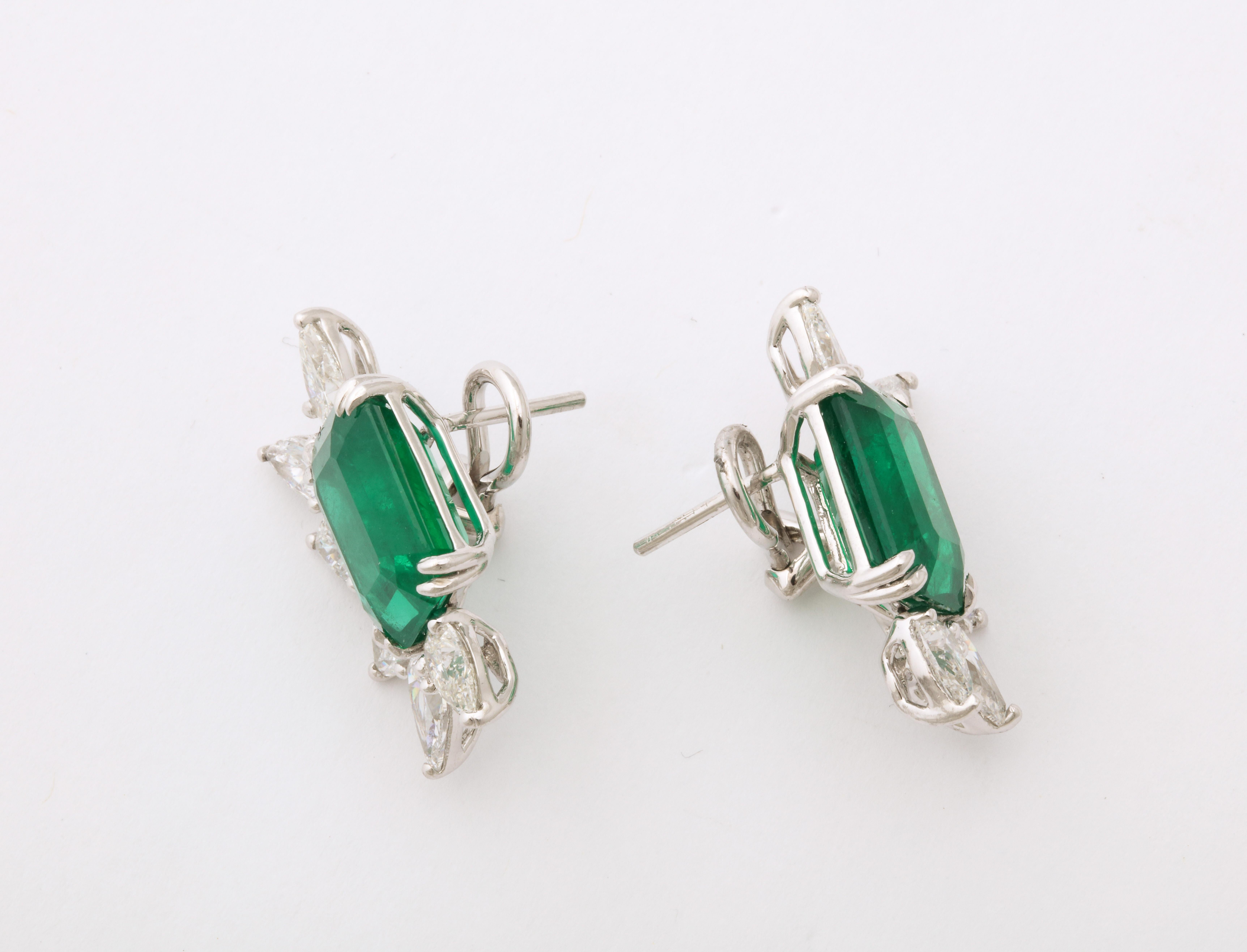 Women's Emerald and Diamond Earring For Sale