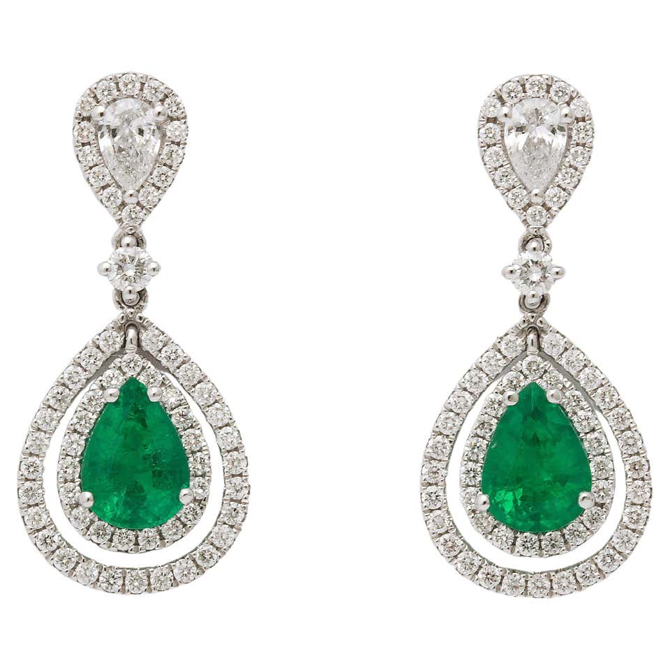 Émeraude Boucles d'oreilles de style ancien - 3 730 en vente sur 1stDibs