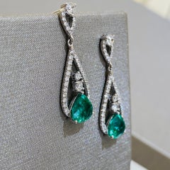 Emerald and Diamond Earring in 18K White Gold