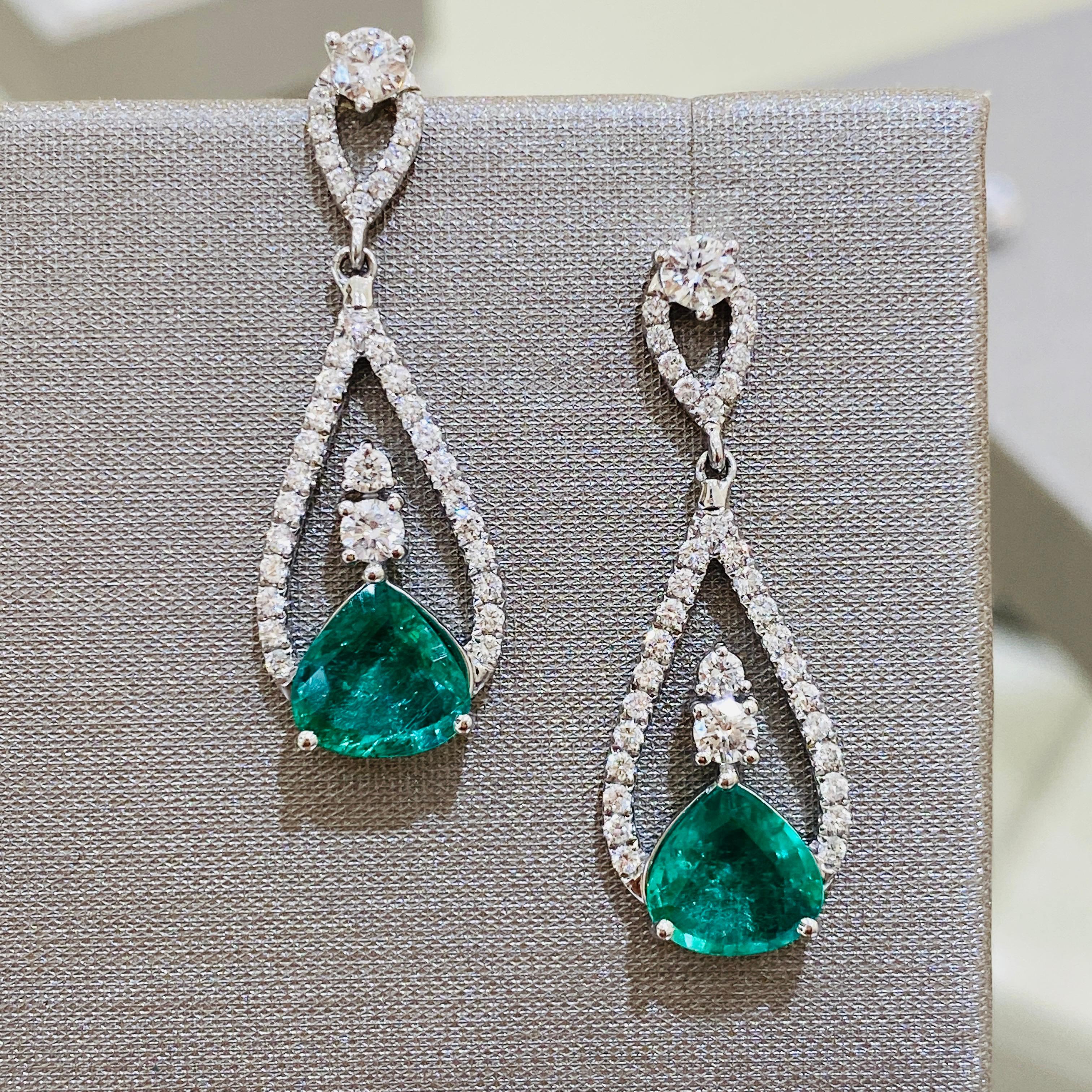 Contemporary Emerald and Diamond Earring in 18K White Gold For Sale