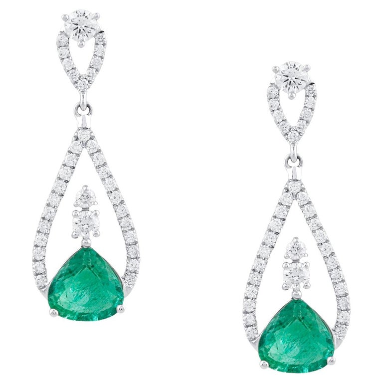 Emerald and Diamond Earring in 18K White Gold For Sale at 1stDibs