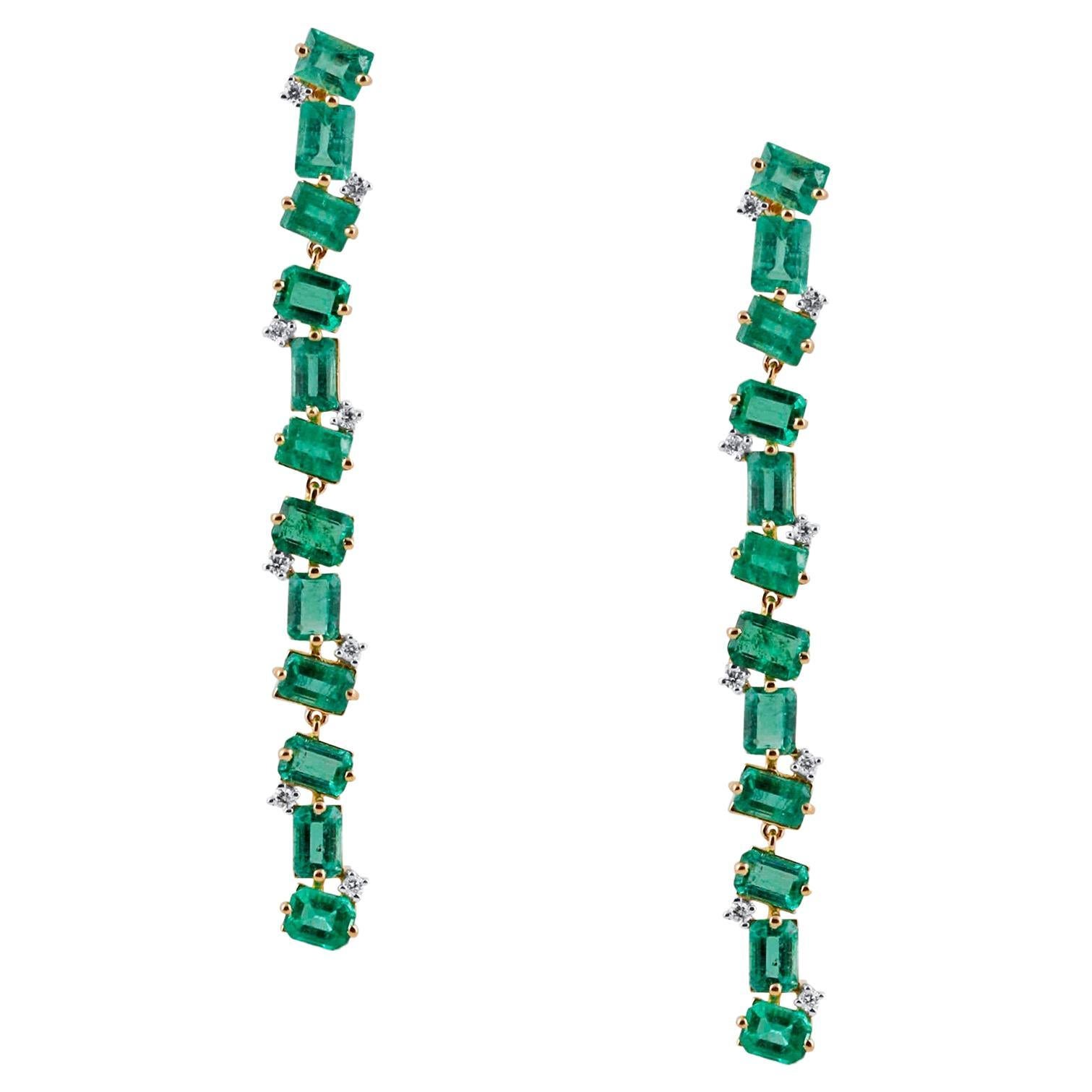 Emerald and Diamond Earring in 18K Yellow Gold For Sale