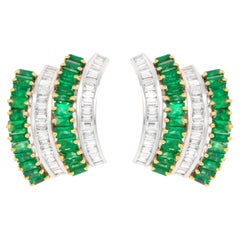 Boucles d'oreilles baguettes en or 18 carats, émeraudes et diamants 6,45 carats