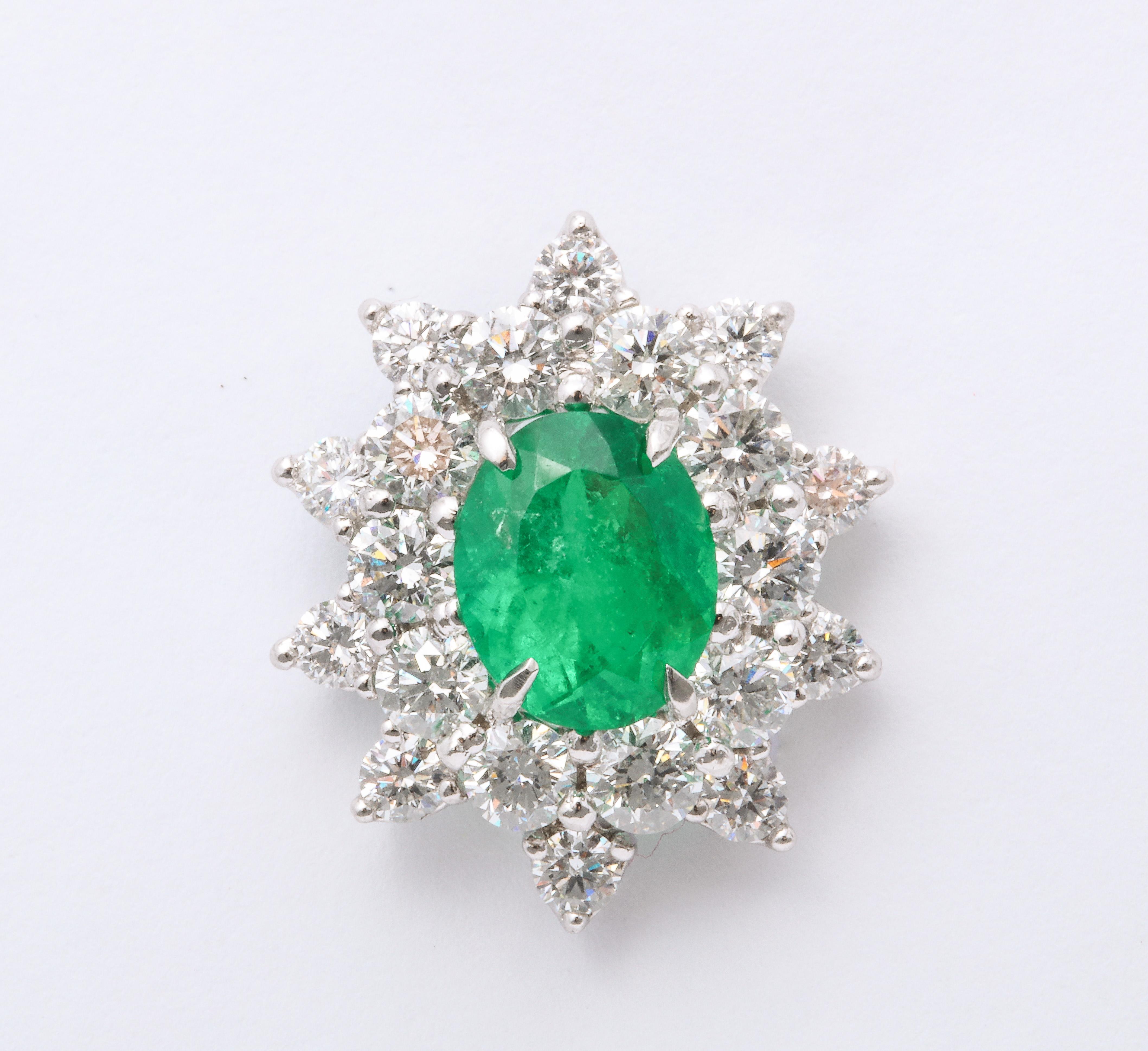 Emerald and Diamond Earrings In New Condition For Sale In New York, NY
