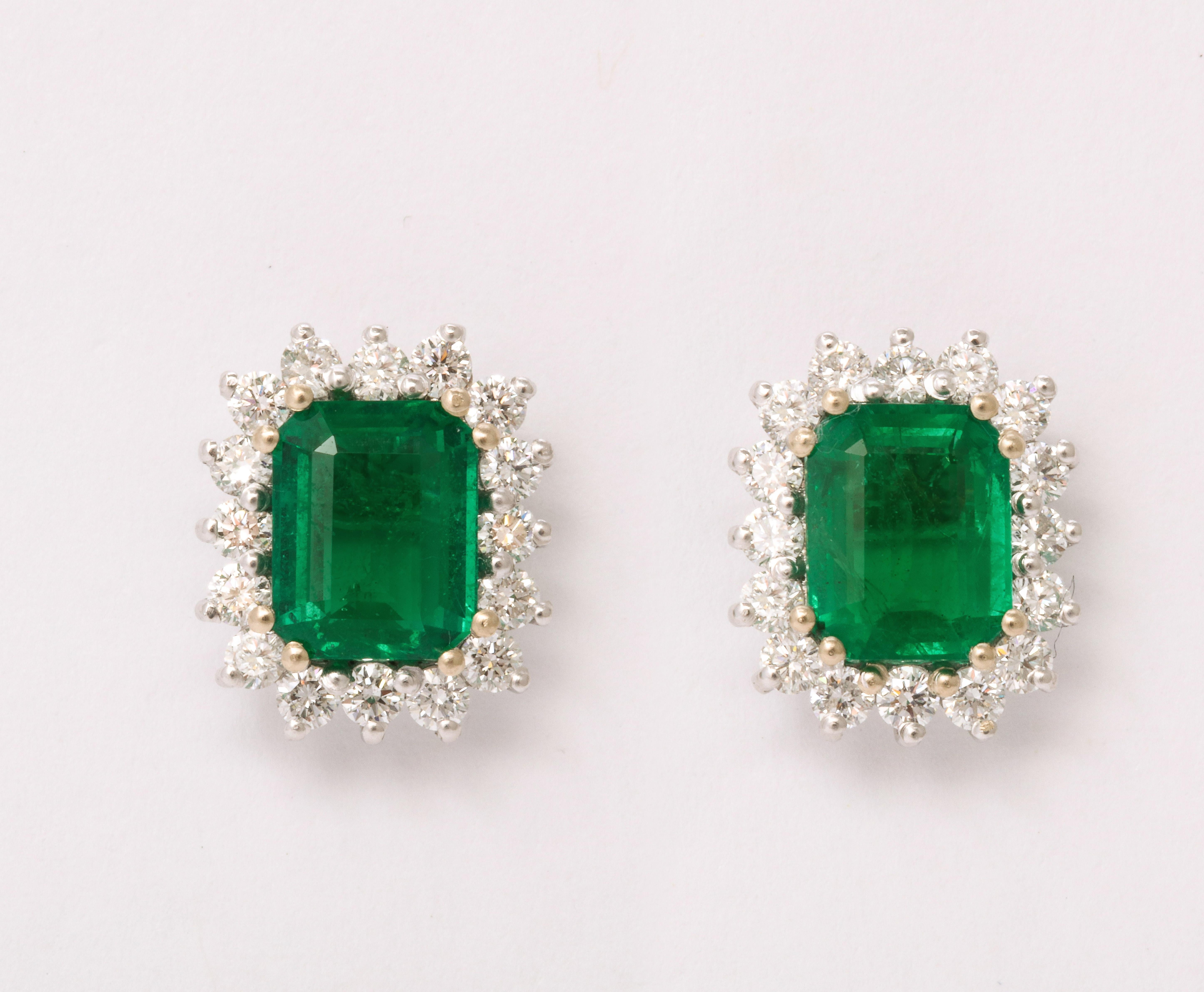 Emerald and Diamond Earrings In New Condition For Sale In New York, NY
