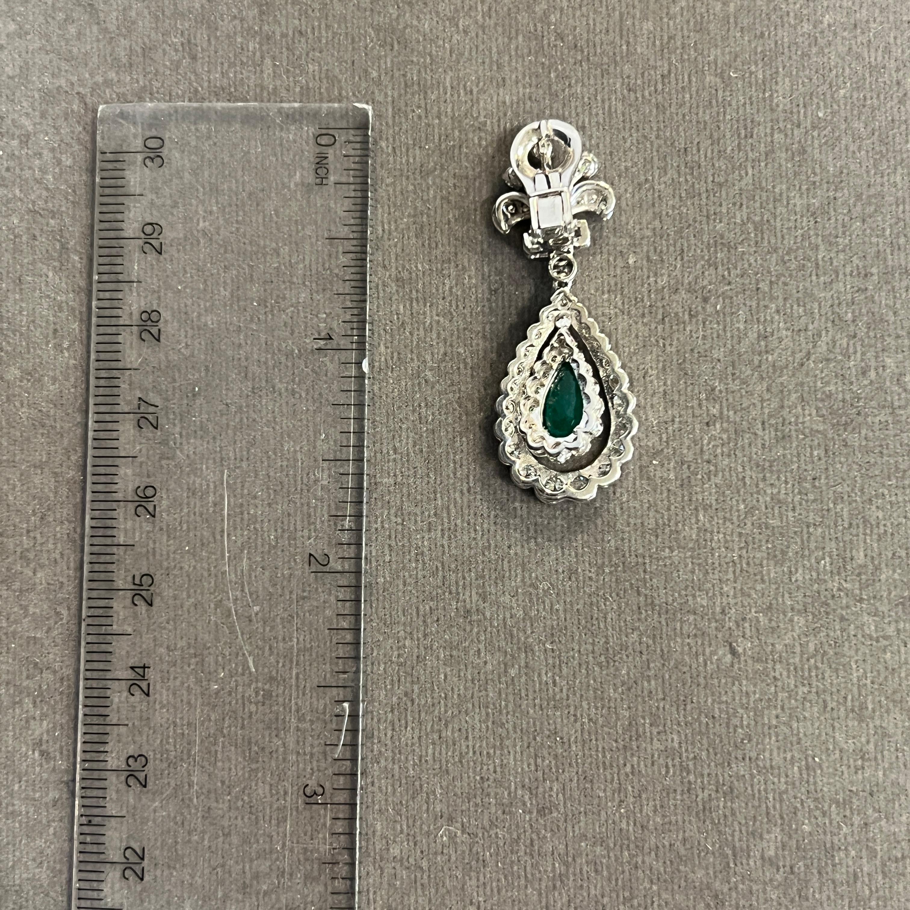 Emerald and Diamond Earrings In Excellent Condition For Sale In New York, NY