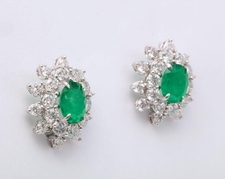 Emerald and Diamond Earrings For Sale at 1stDibs