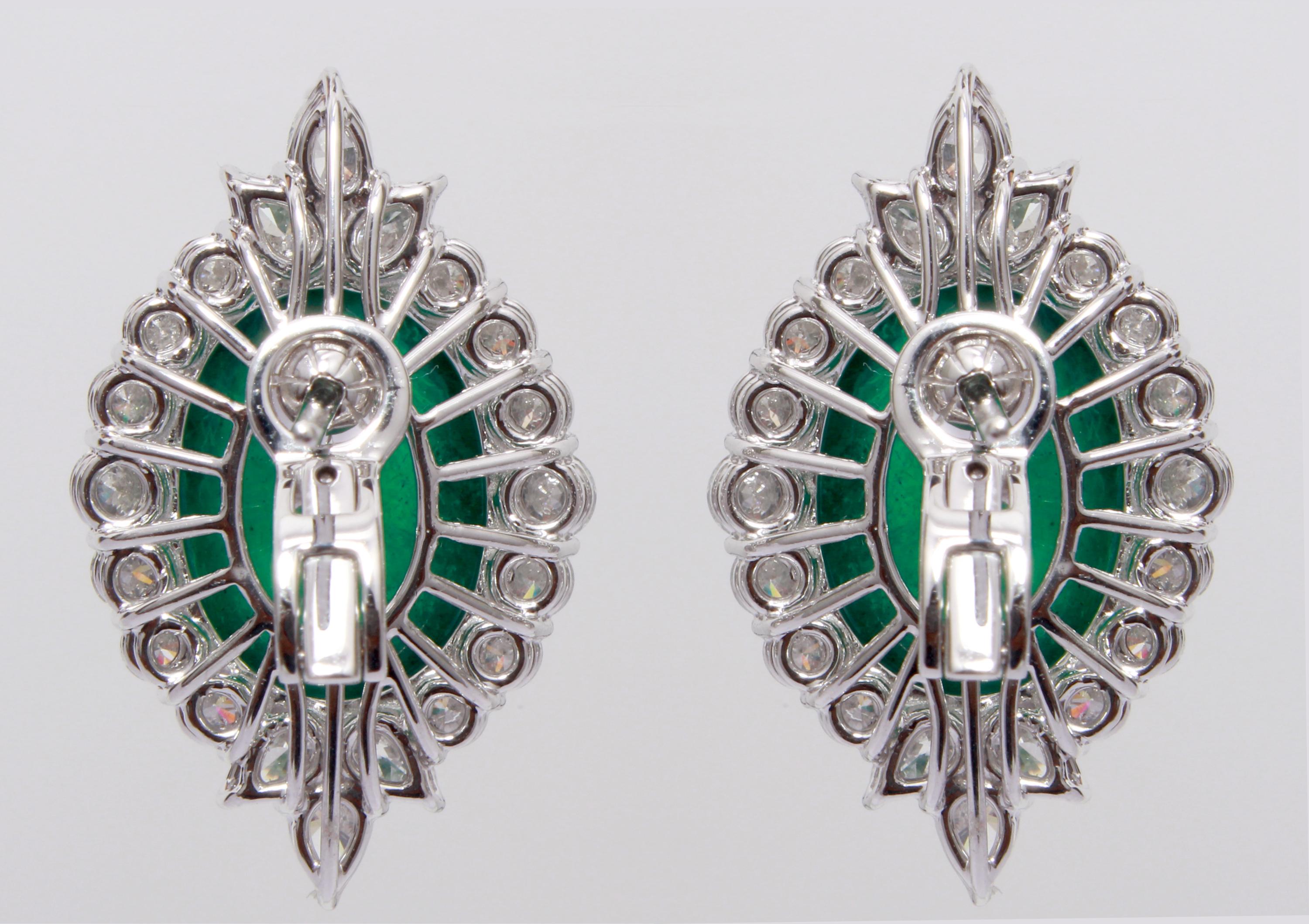 Modern Emerald and Diamond Earrings in 18 Karat White Gold For Sale