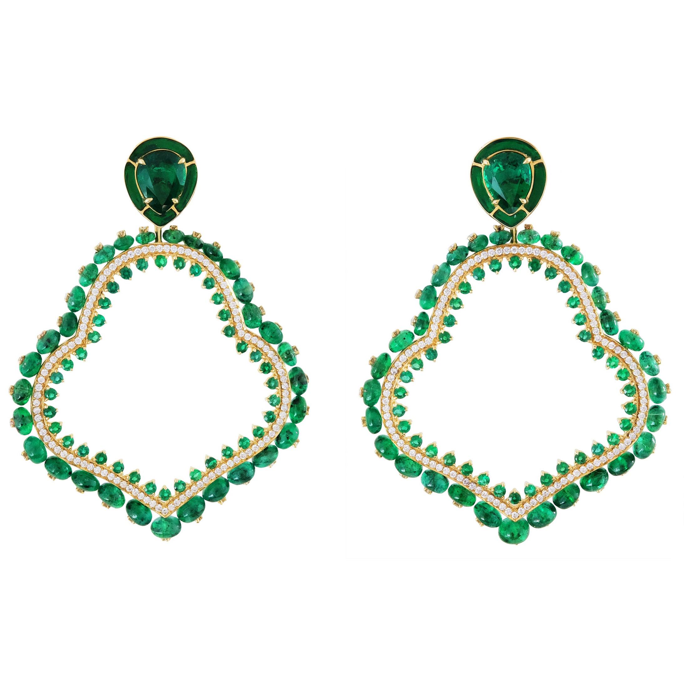 Emerald and Diamond Earrings in 18 Karat Yellow Gold For Sale