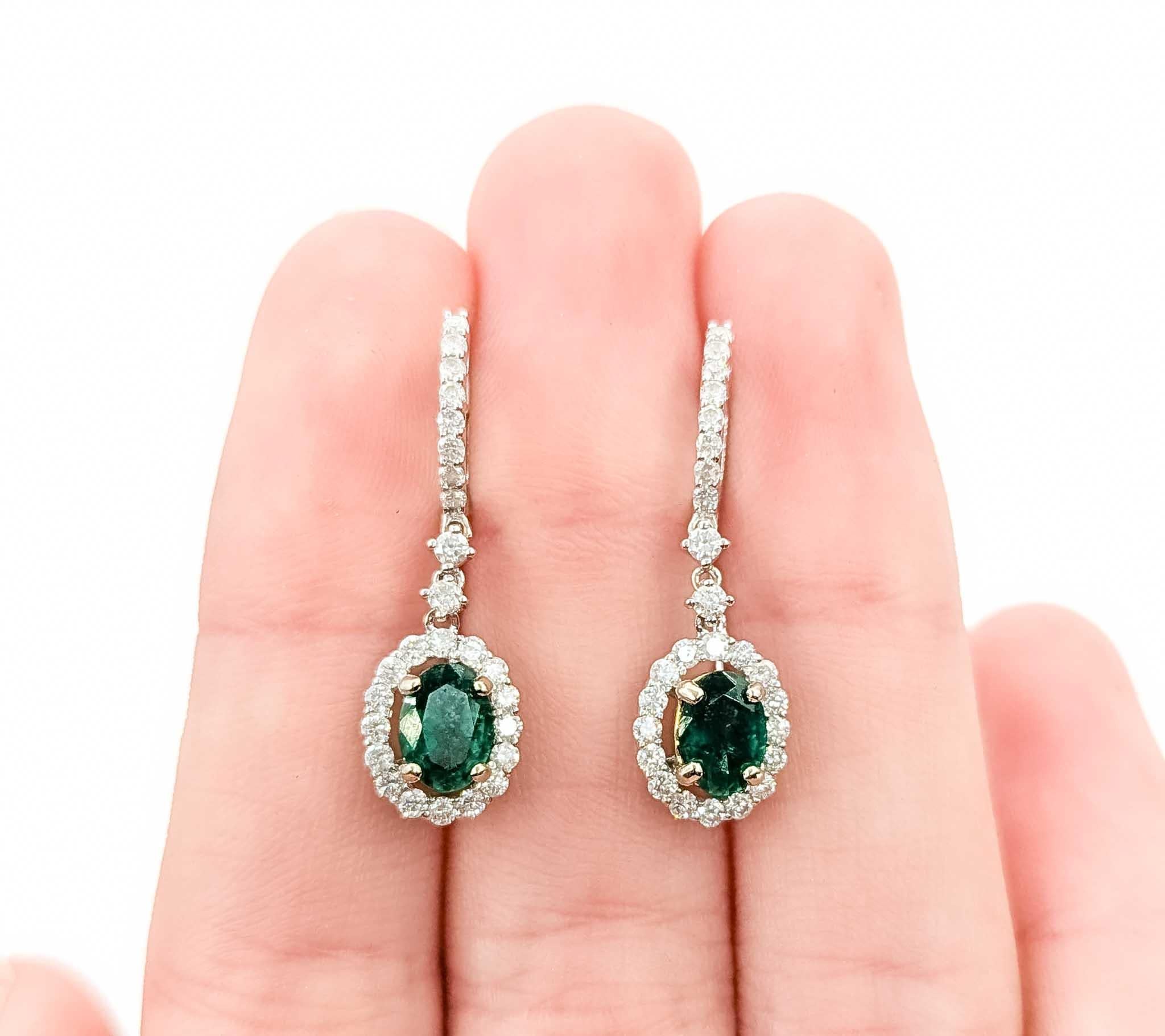 Pendientes de Esmeralda y Diamante en Oro Blanco de 18k en Excelente estado para la venta en Bloomington, MN