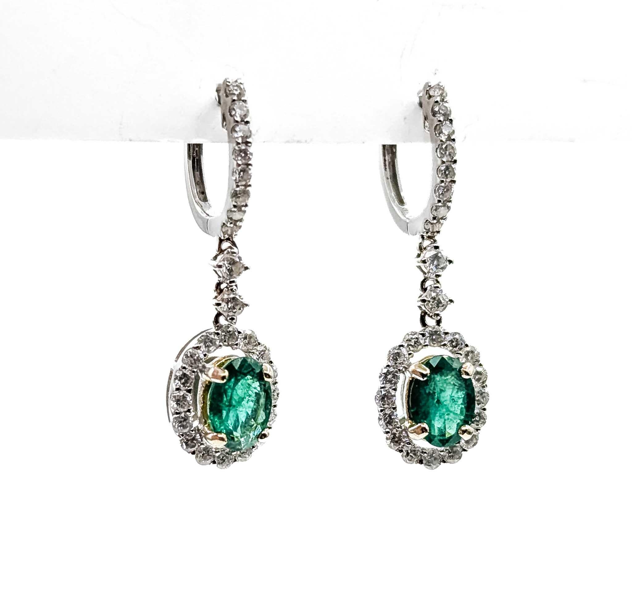De las mujeres Pendientes de Esmeralda y Diamante en Oro Blanco de 18k en venta