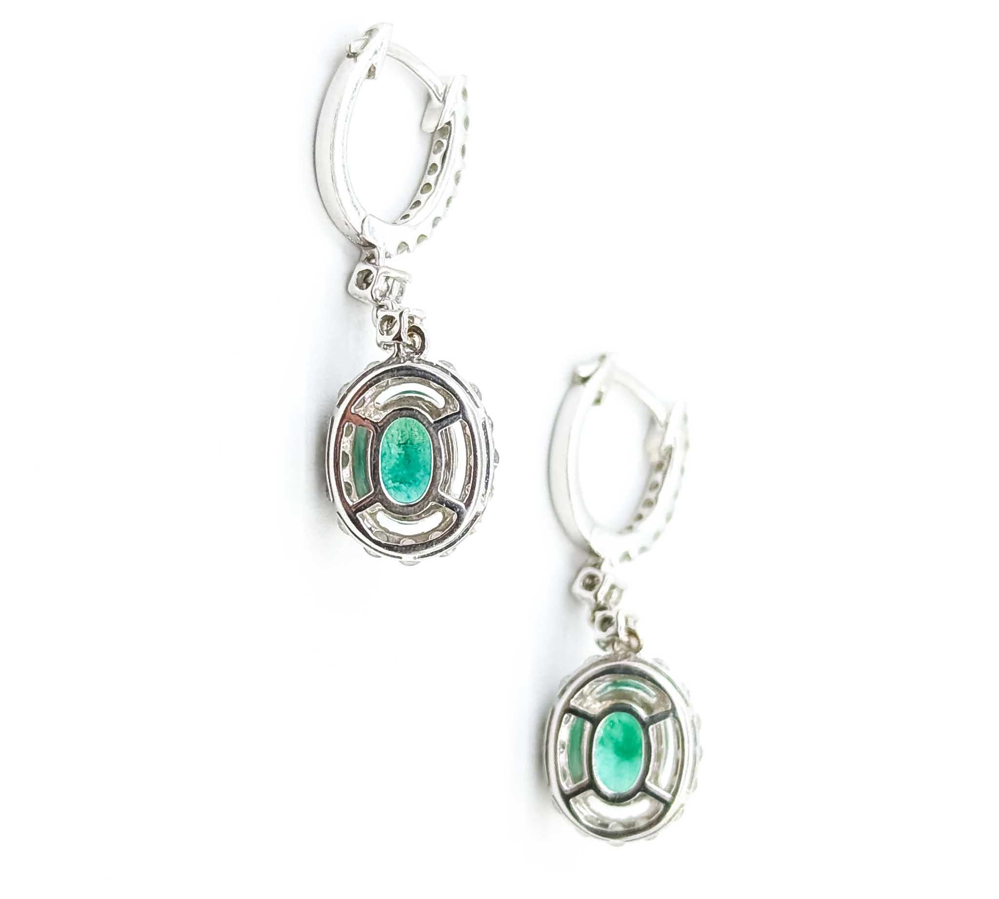 Pendientes de Esmeralda y Diamante en Oro Blanco de 18k en venta 2