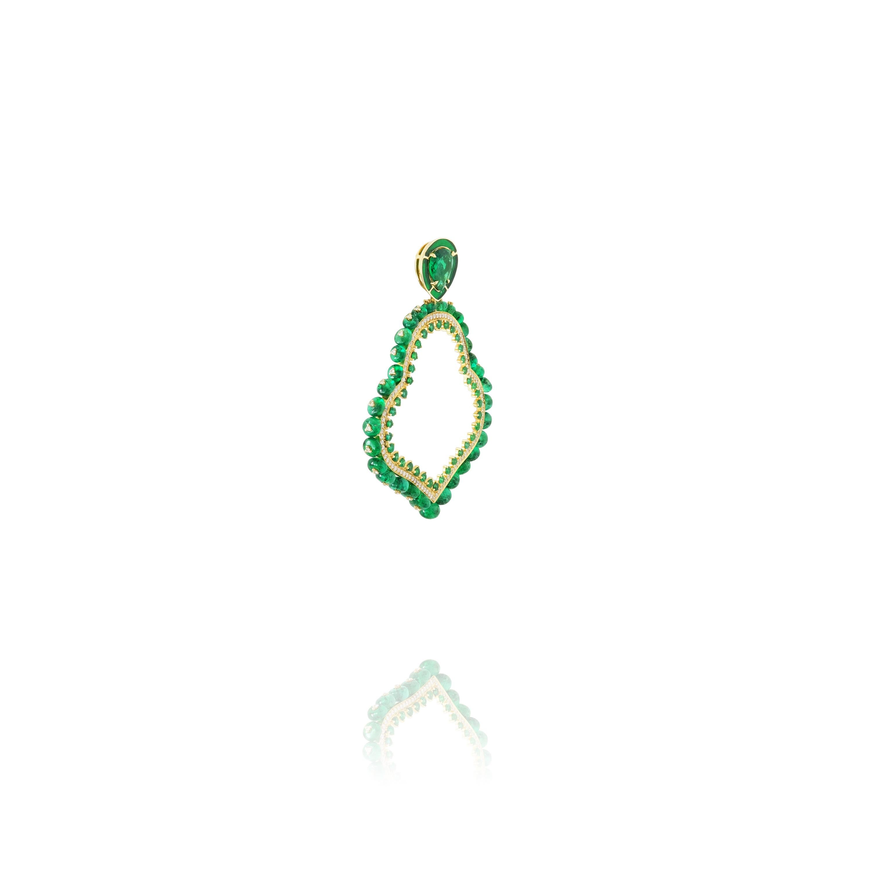Women's Emerald and Diamond Earrings in 18 Karat Yellow Gold For Sale