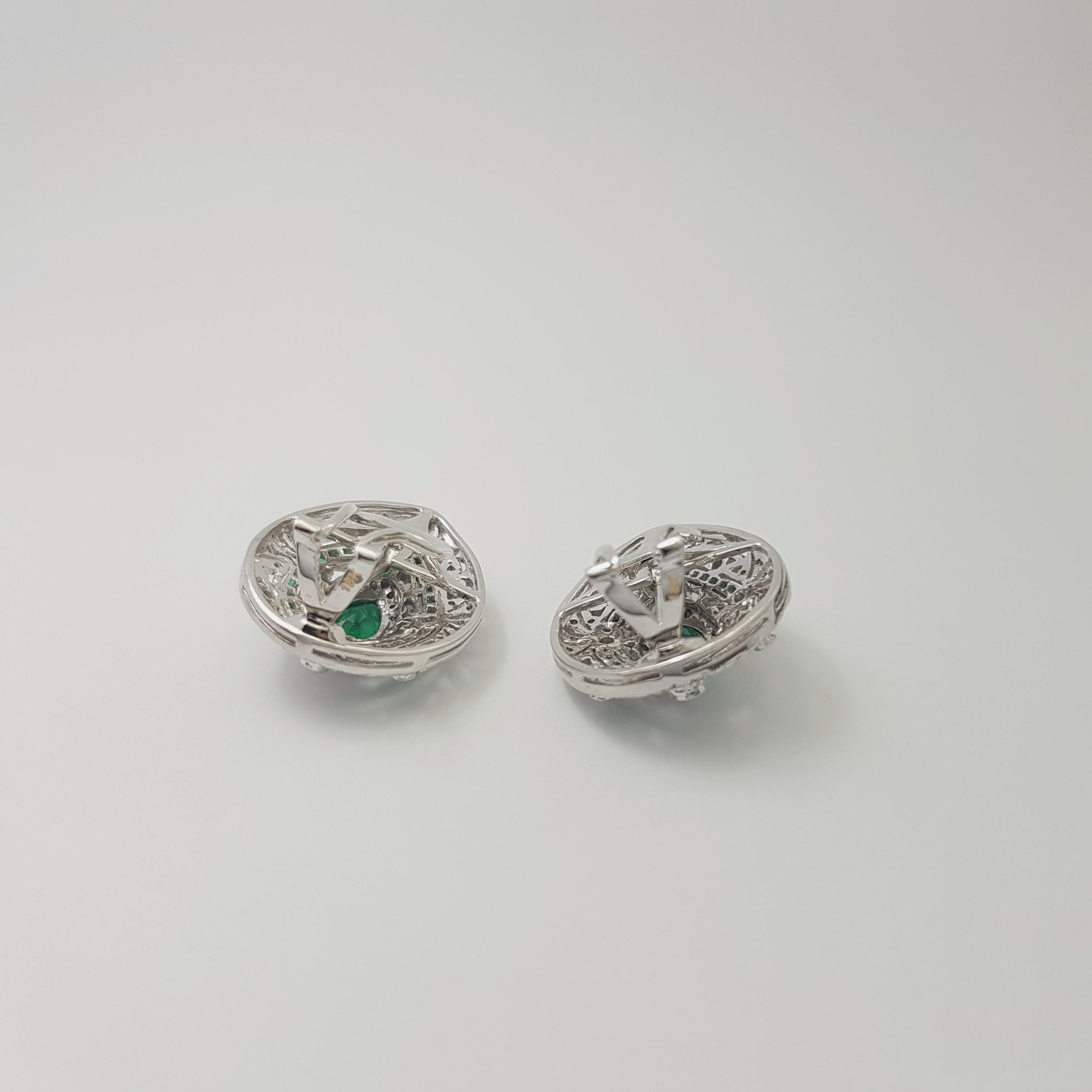 Smaragd- und Diamant-Ohrringe in 18K Weißgoldfassung im Angebot 1