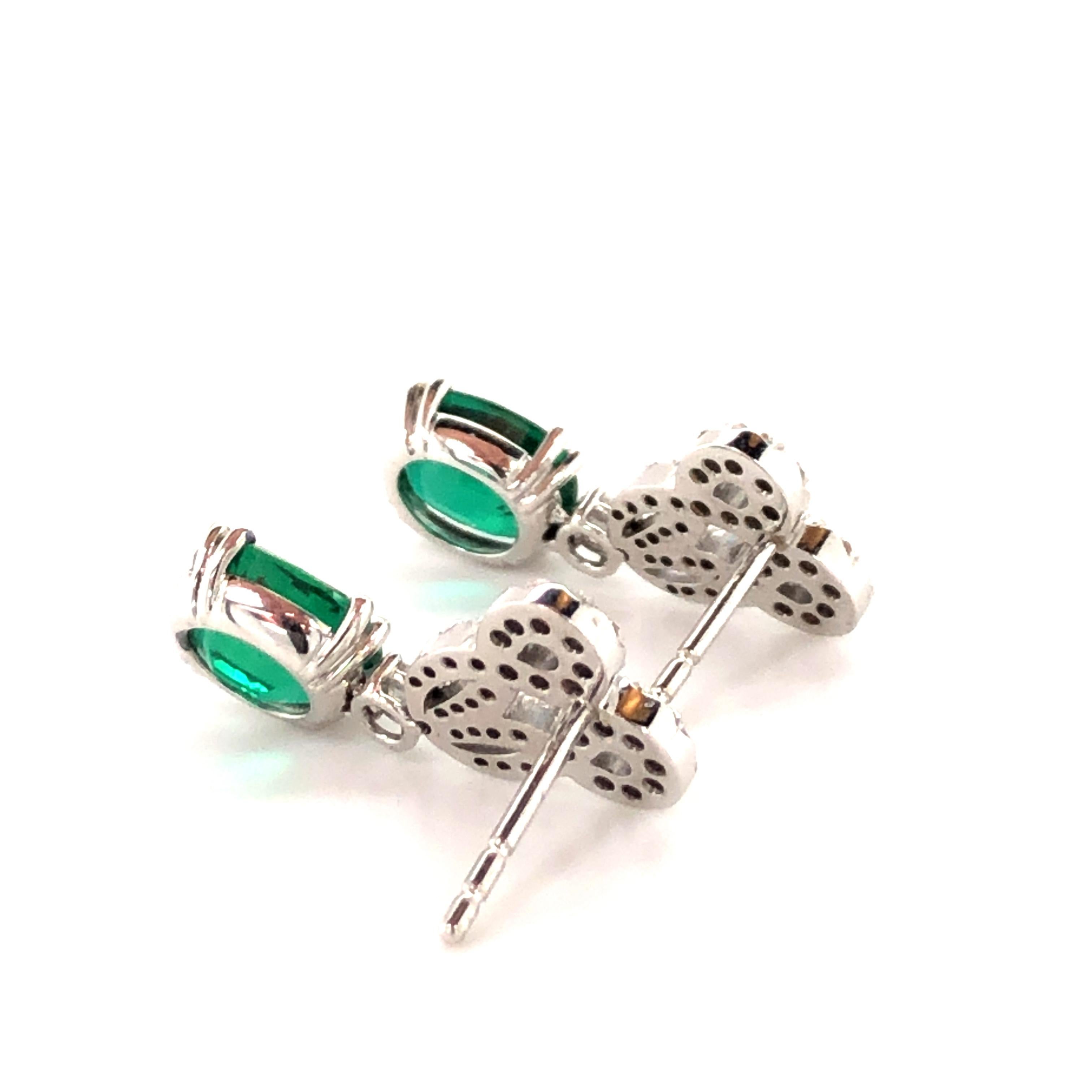 Emerald and Diamond Earstuds by Péclard in 18 Karat White Gold For Sale 6