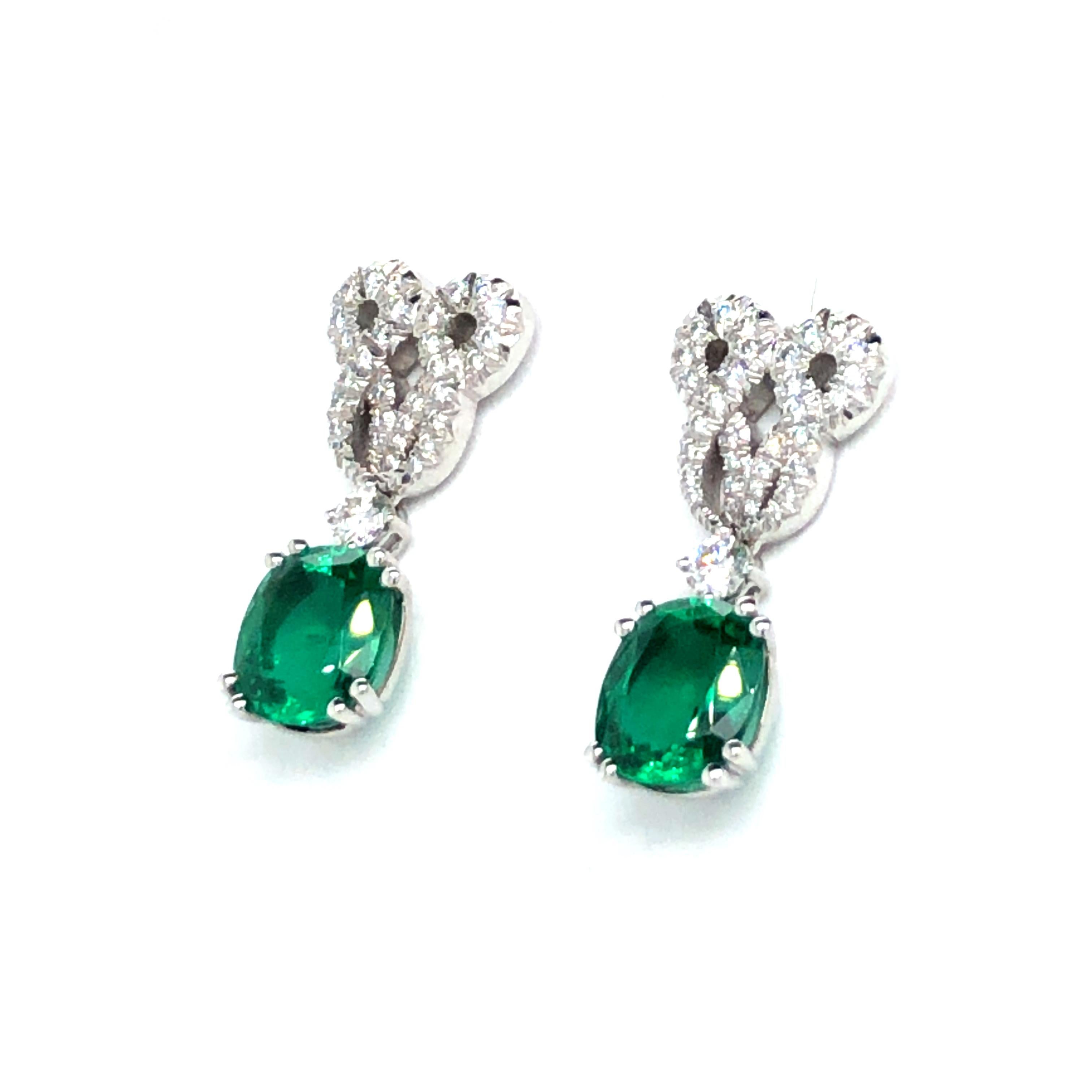 This stunning pair of earstuds by renowned Swiss jeweller Péclard features two gem quality cushion-shaped emeralds of 1.65 carats and 1.87 carats. The emeralds are set in fine double prongs and suspended from delicate scrollwork. The setting is