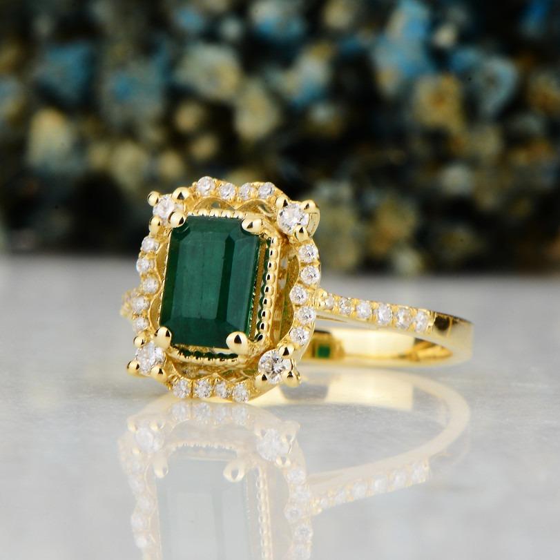 Emerald And Diamond Engagement 1.41ct Ring In New Condition For Sale In Fatih, 34