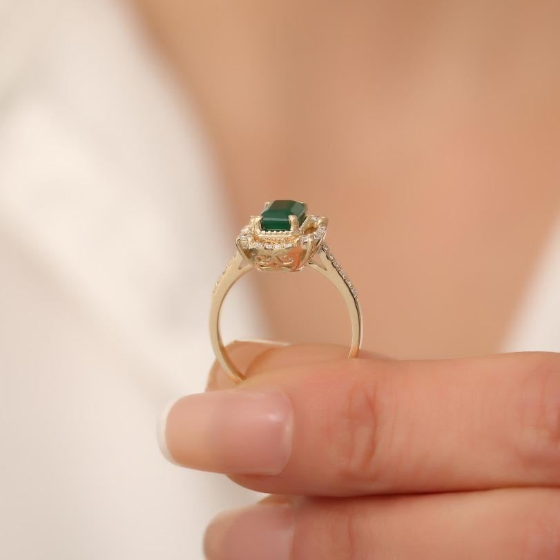 Women's Emerald And Diamond Engagement 1.41ct Ring For Sale