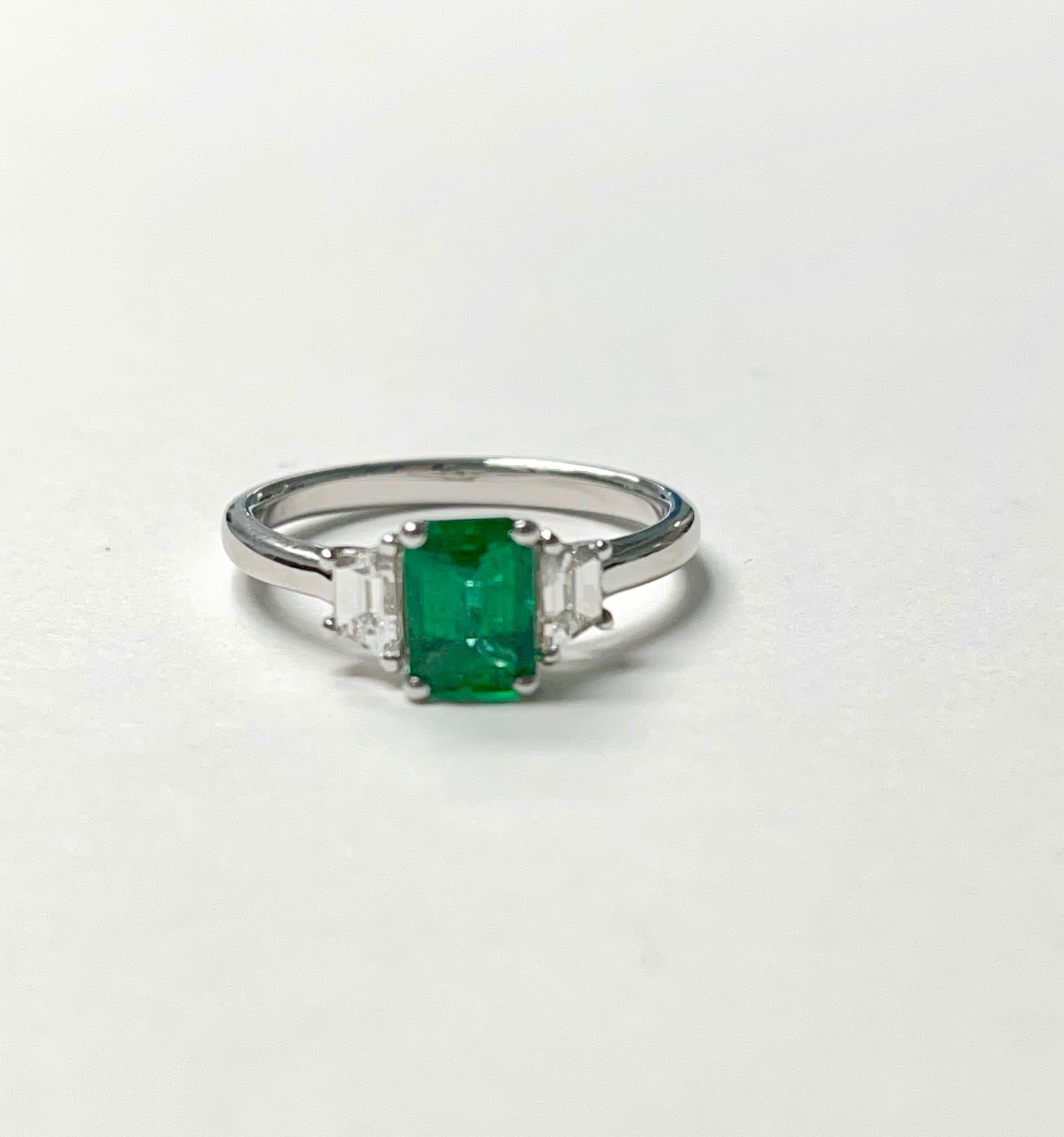 Emerald and diamond engagement ring in 18k white gold. 
The details are as follows : 
Emerald weight : 0.85 carat 
Diamond weight : 0.27 carat ( GH color and VS clarity ) 
Metal : 18k white gold 
Ring size : 6 
