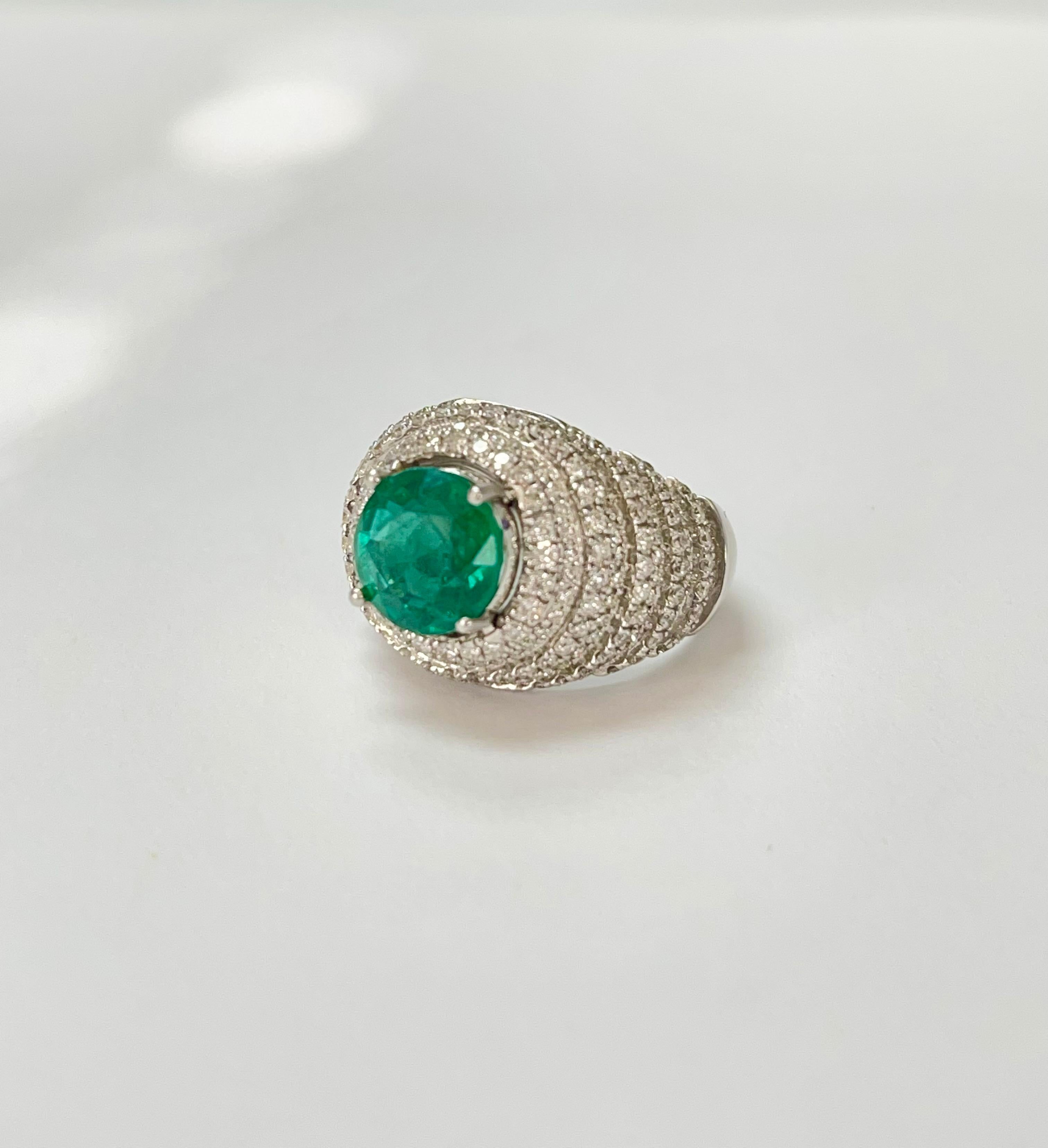 Emerald And Diamond Engagement Ring In 18K White Gold. In New Condition For Sale In New York, NY